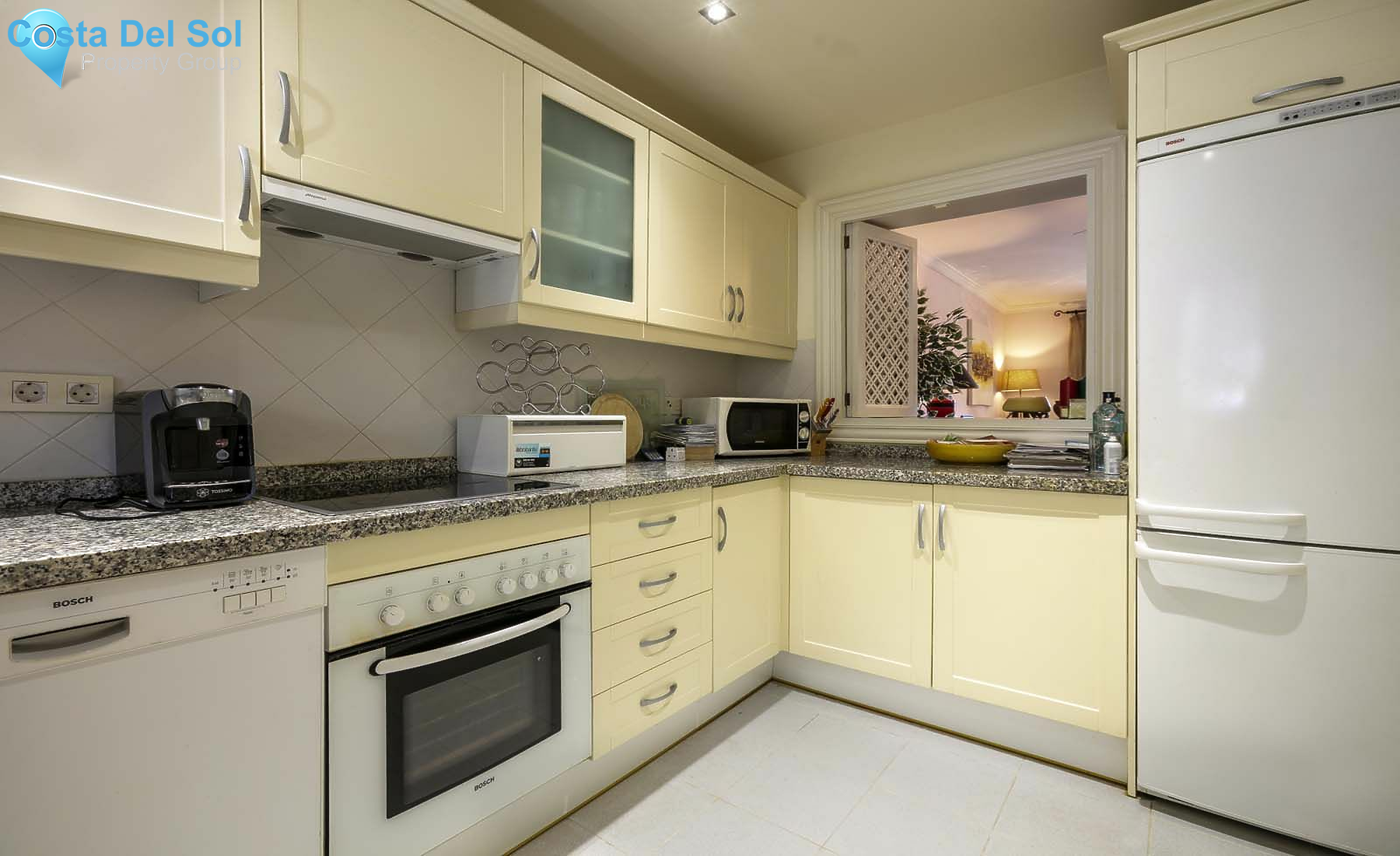 Townhouse in El Paraiso-1143510