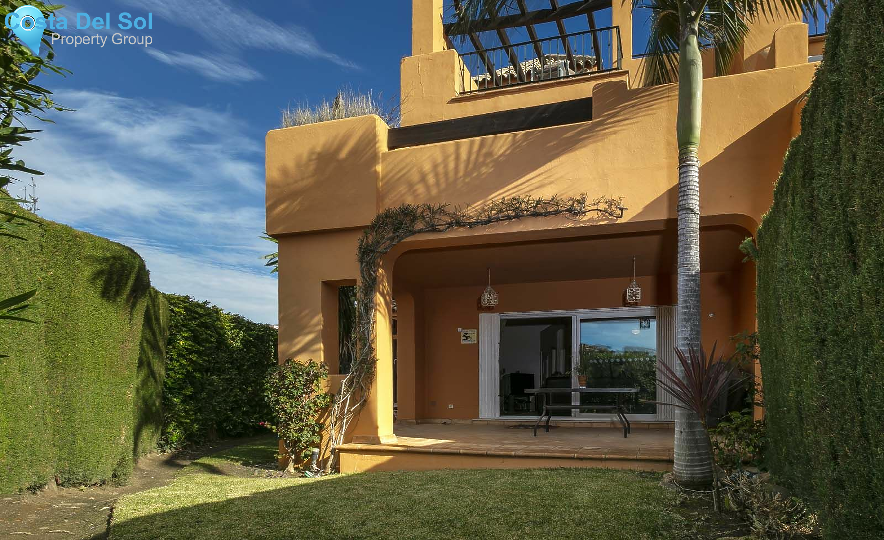 Townhouse in El Paraiso-1143511