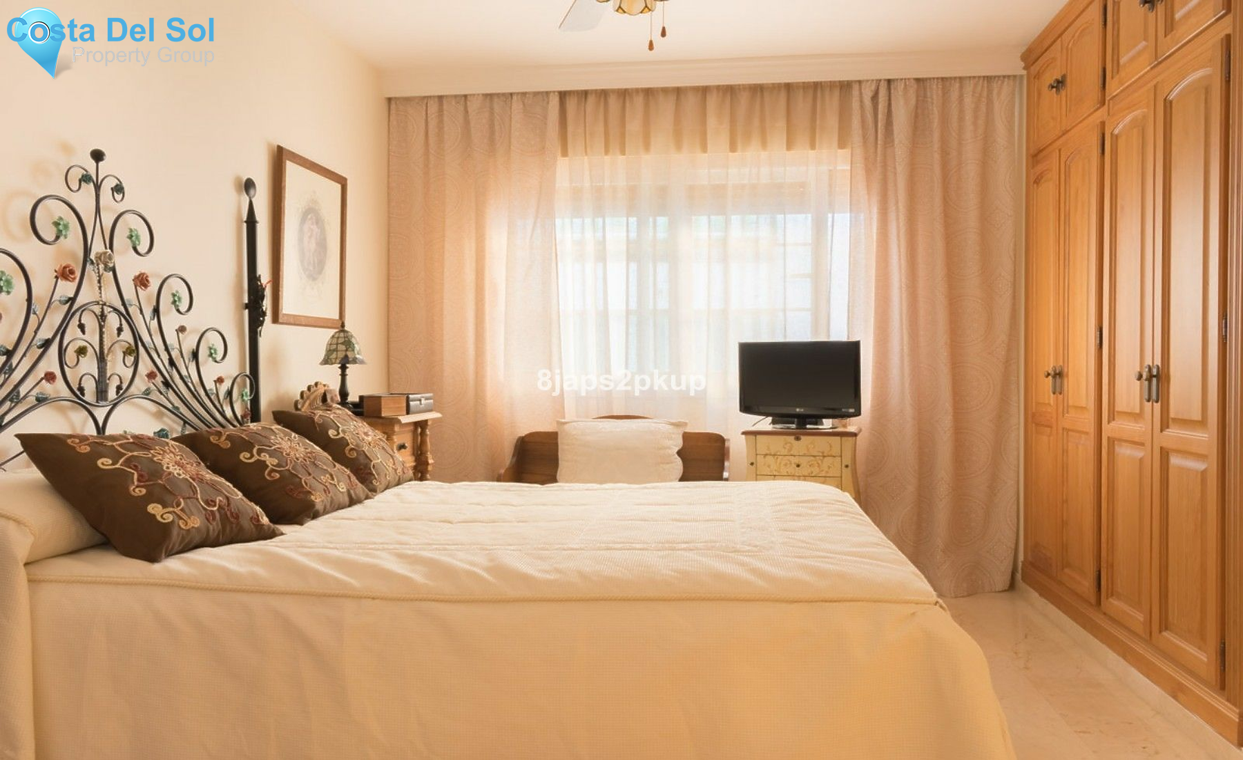 Townhouse in Estepona-1220493