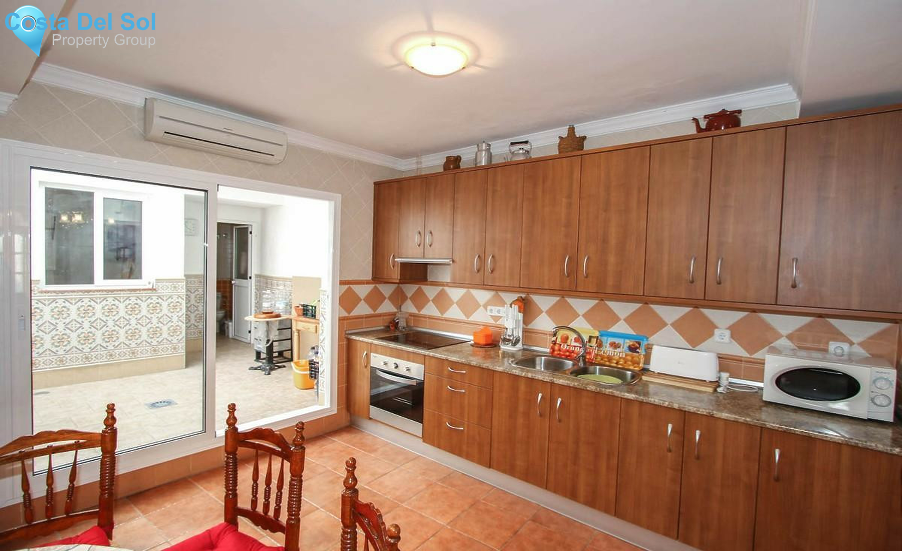 Townhouse in Guaro-1360173