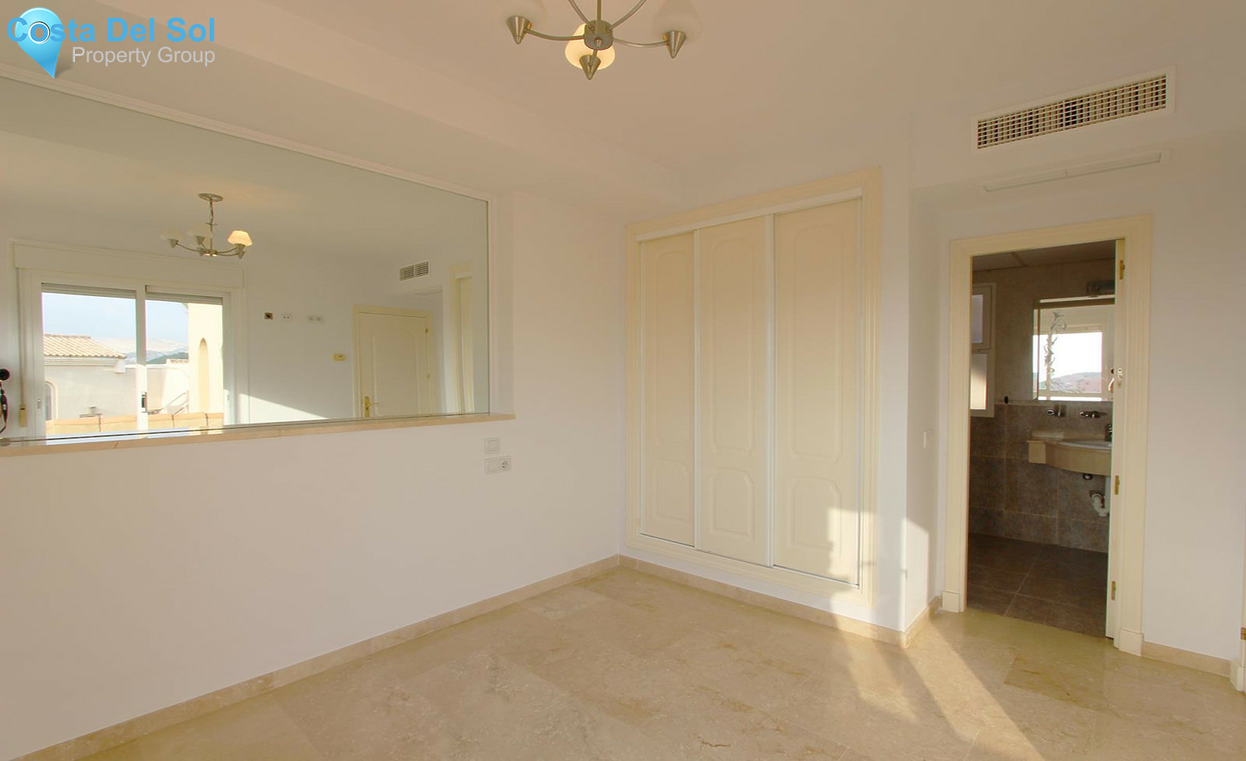 Townhouse in La Duquesa-726616