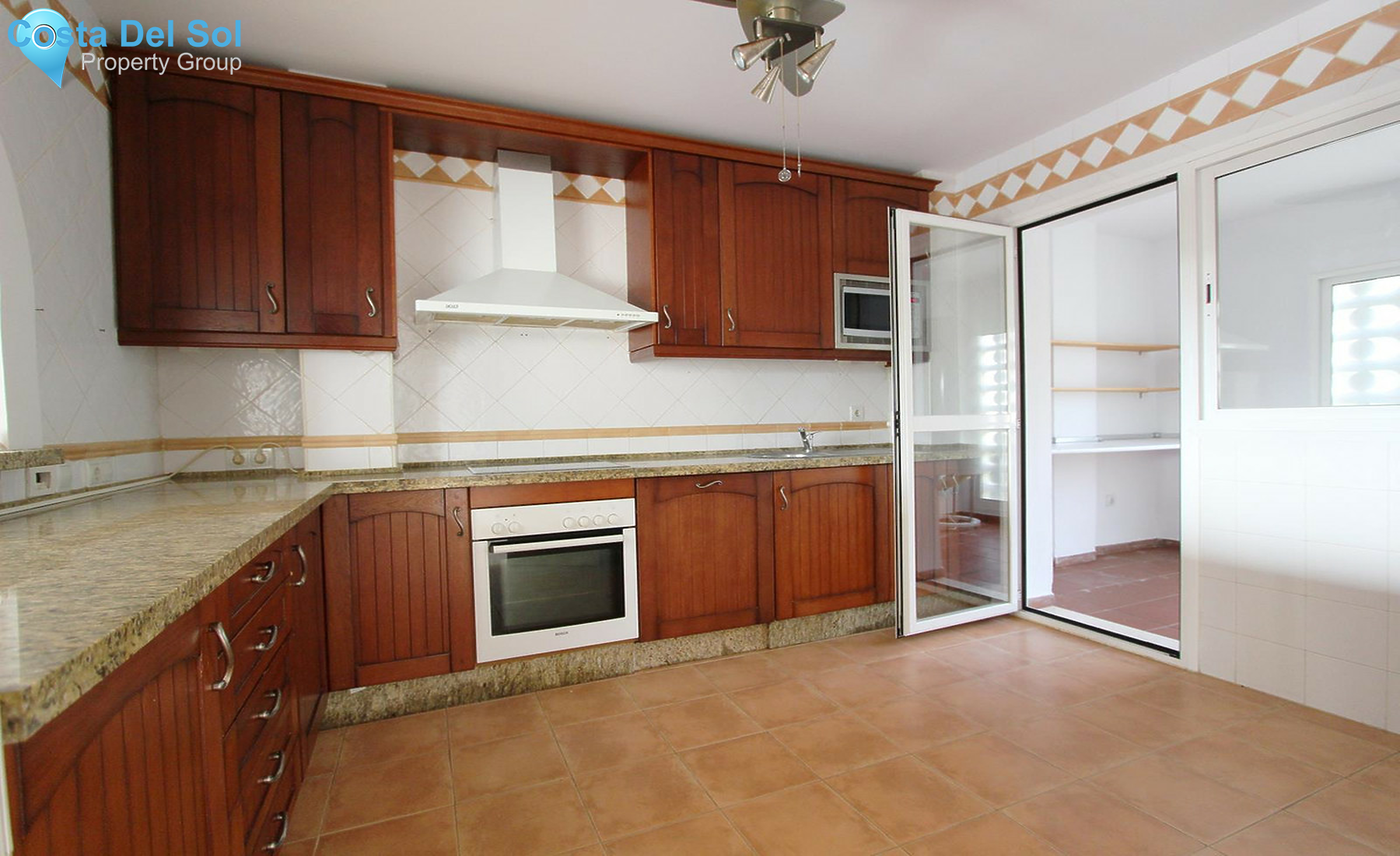 Townhouse in La Duquesa-726608