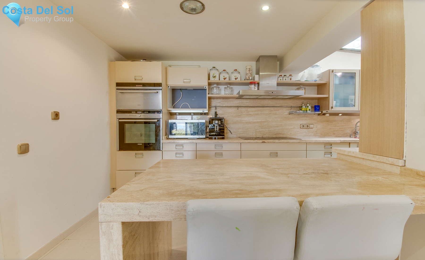 Townhouse in New Golden Mile-1274715