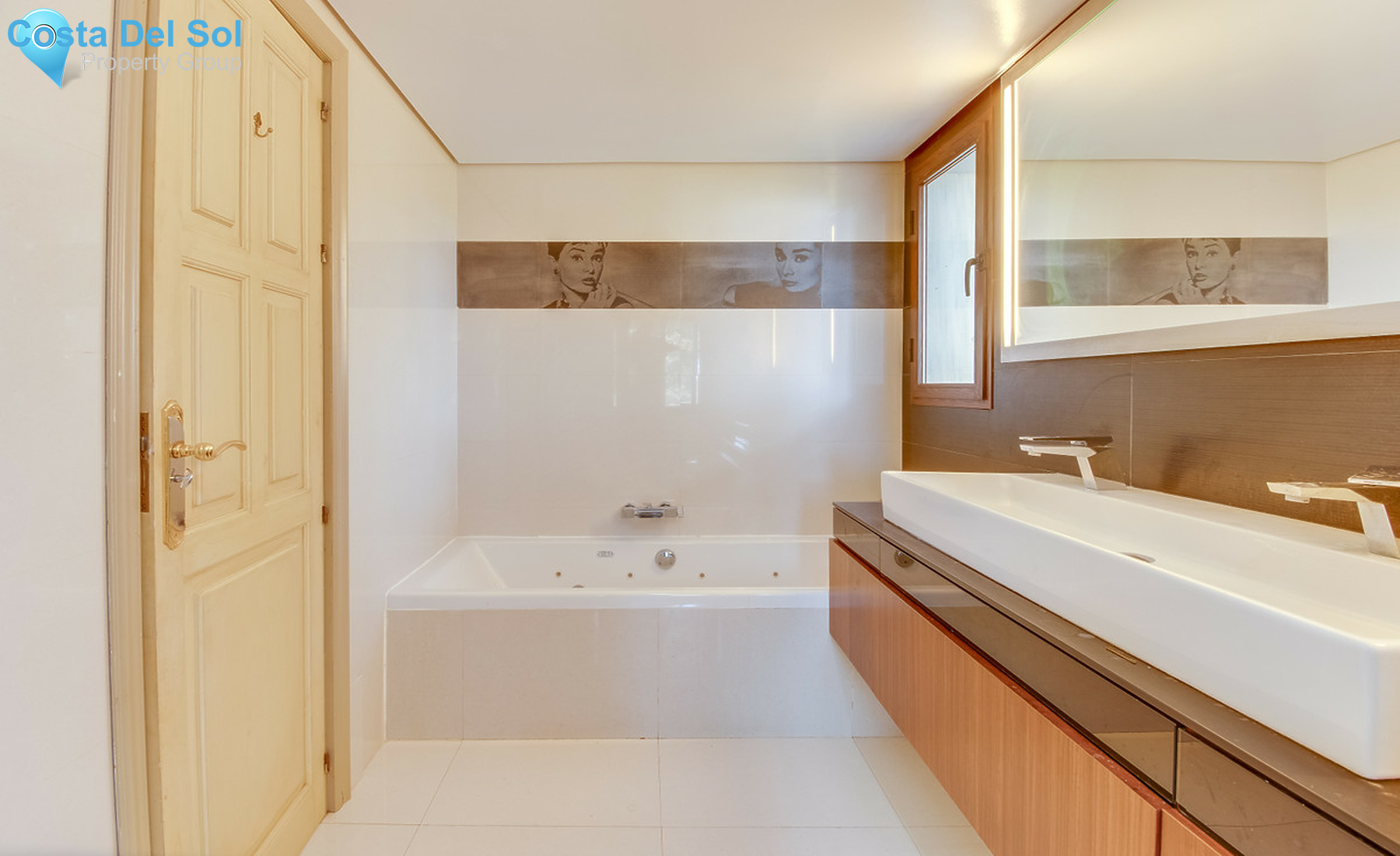 Townhouse in New Golden Mile-1274716