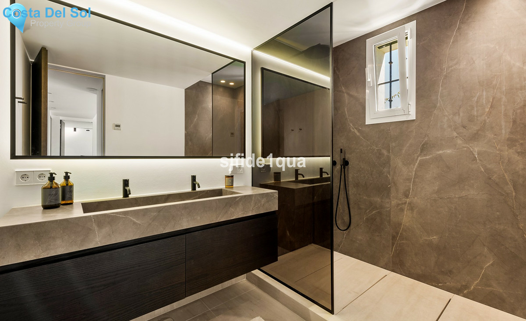 Townhouse in Nueva Andalucía-1499608