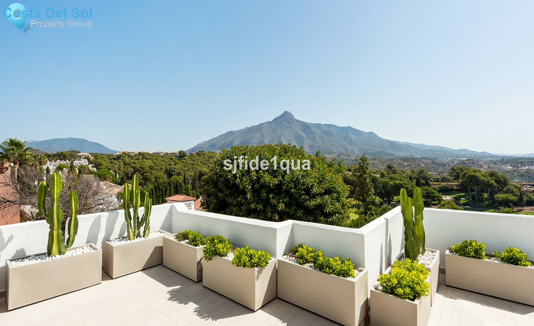 Townhouse in Nueva Andalucía-1499609