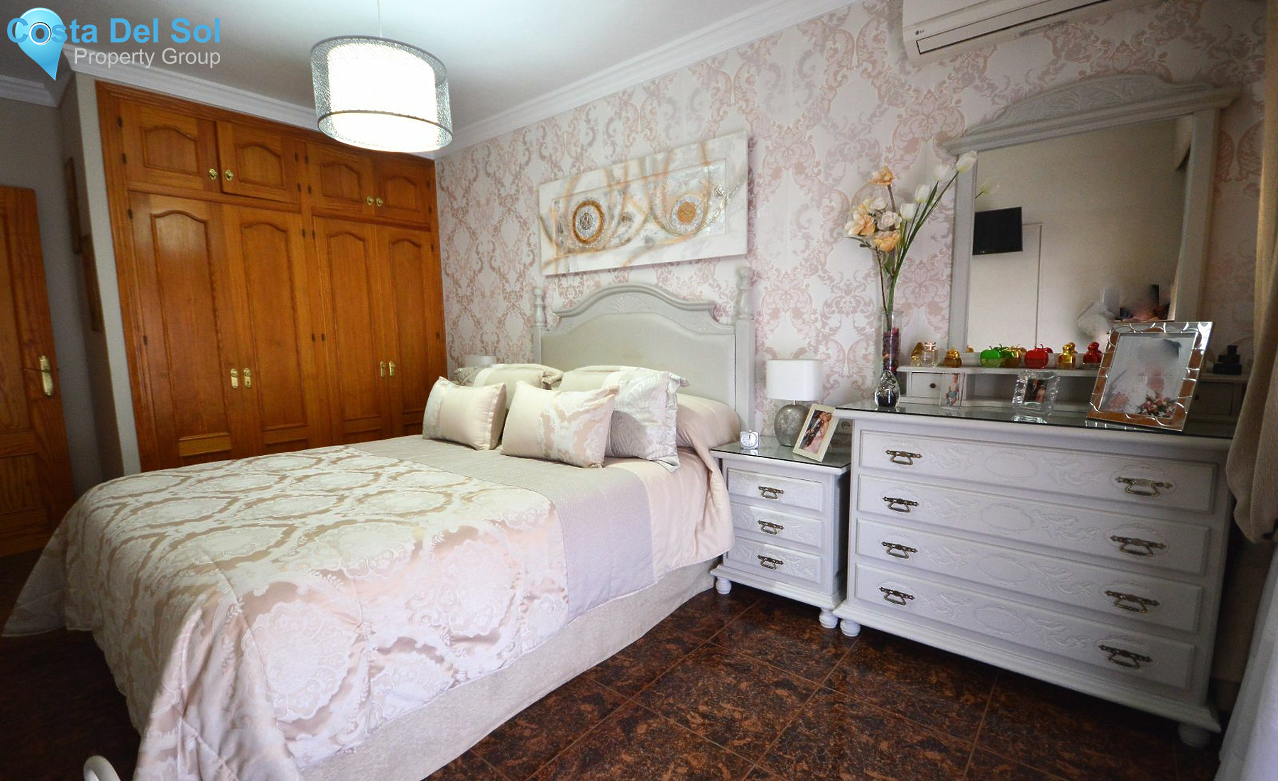 Townhouse in Nueva Andalucía-1140203