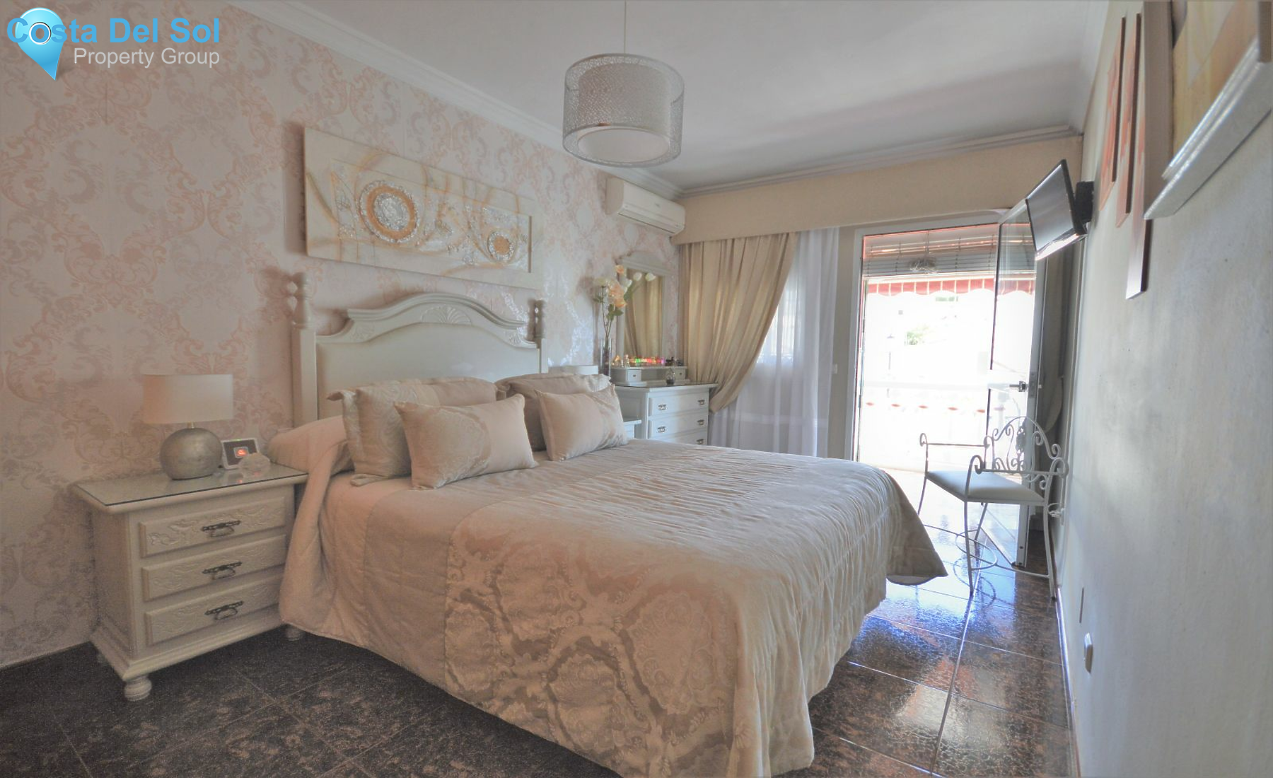 Townhouse in Nueva Andalucía-1140211