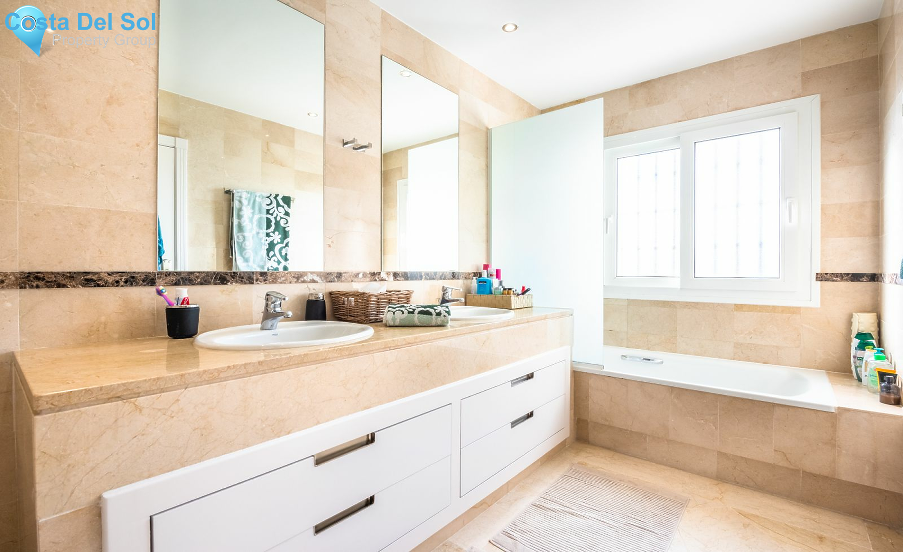 Townhouse in Nueva Andalucía-1481755