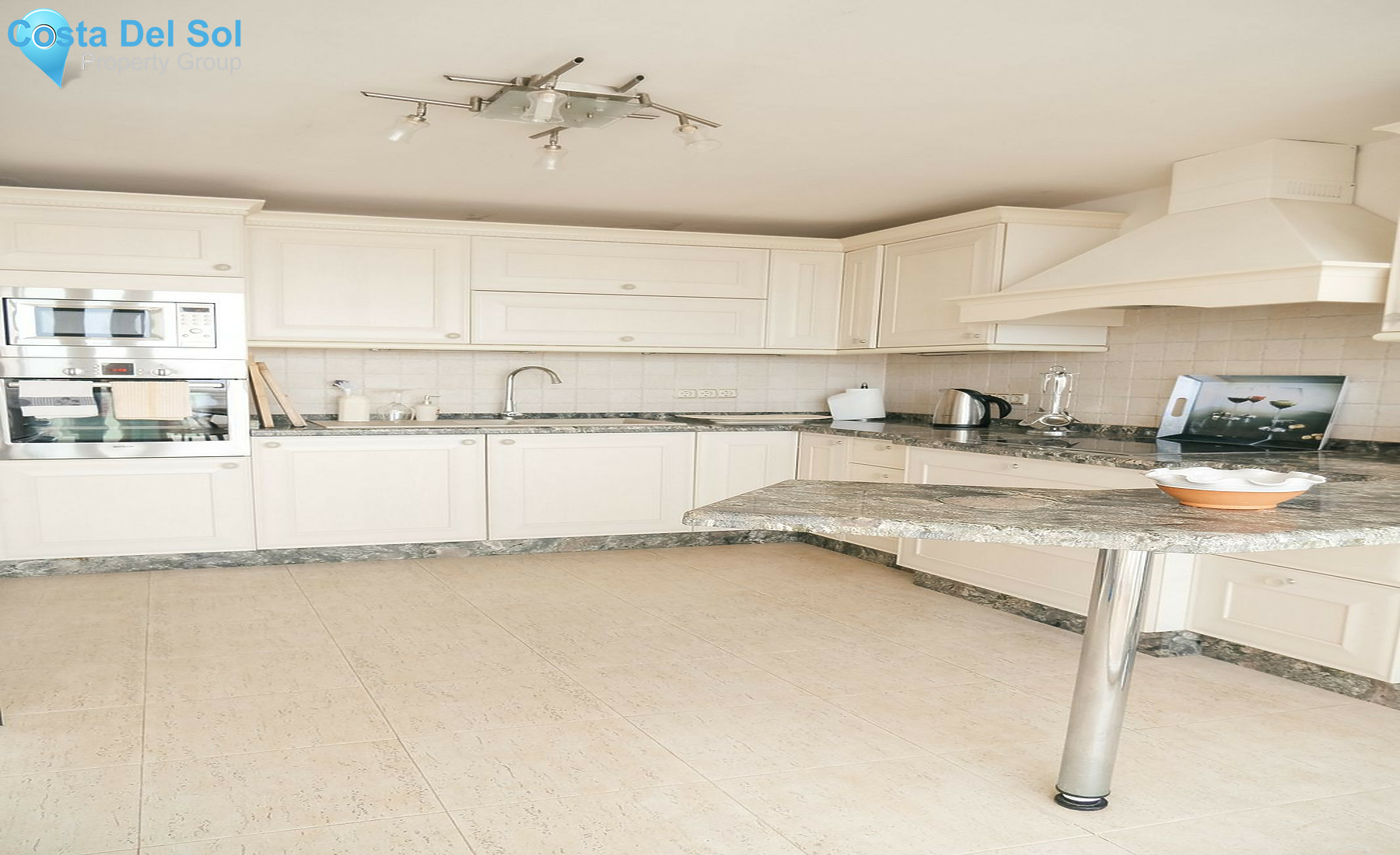 Townhouse in The Golden Mile-1258485