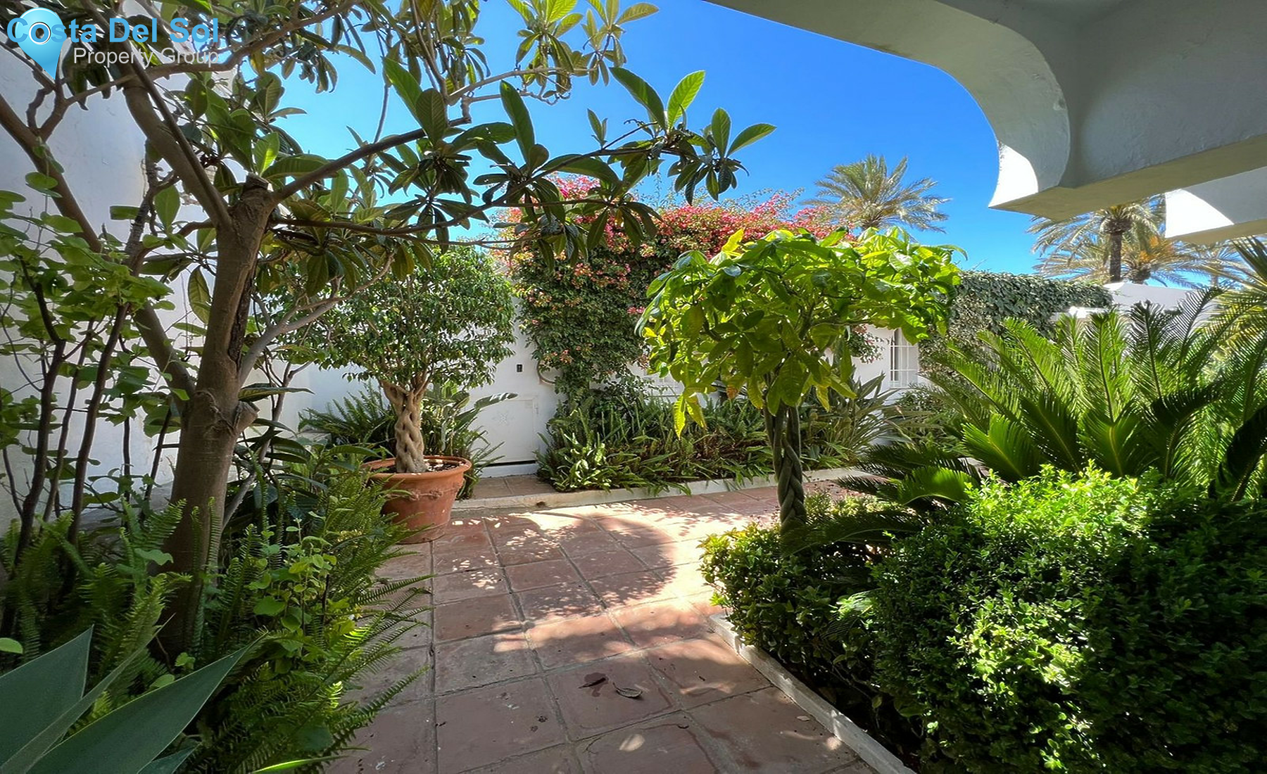 Townhouse in The Golden Mile-1258475