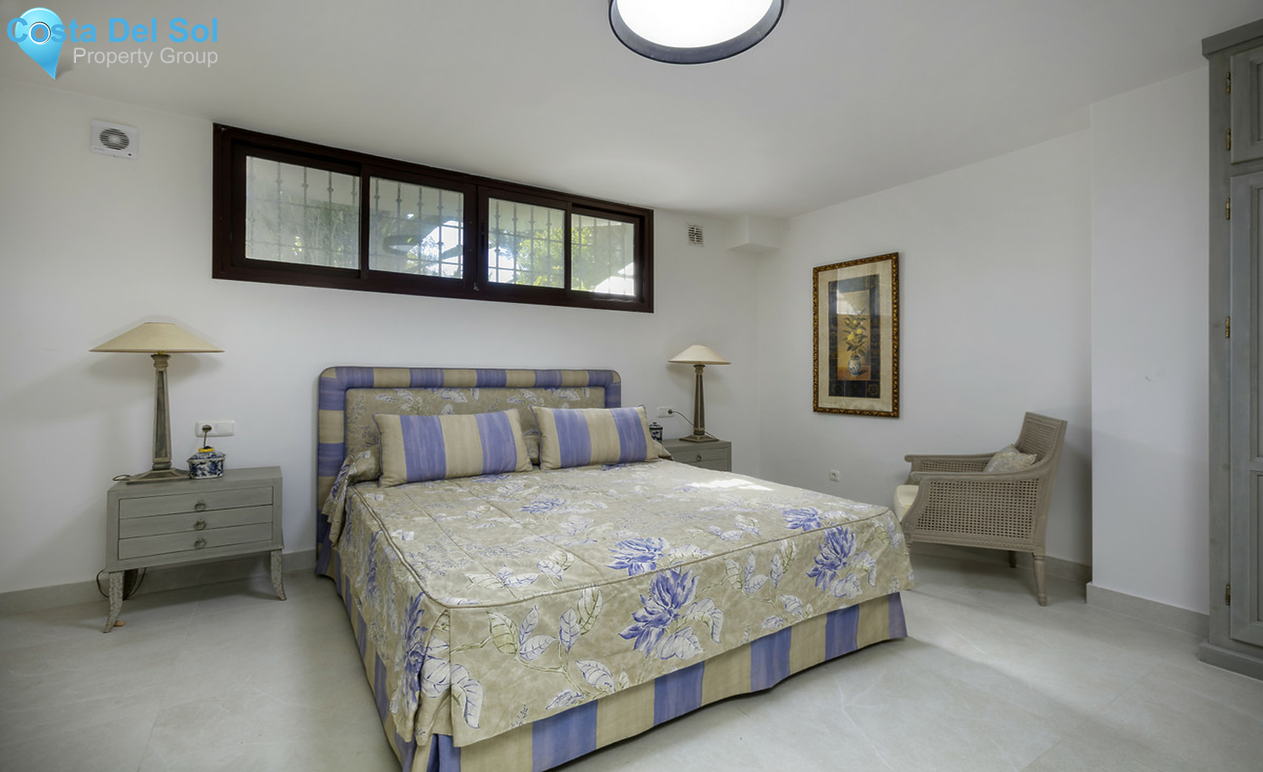 Townhouse in The Golden Mile-1309677