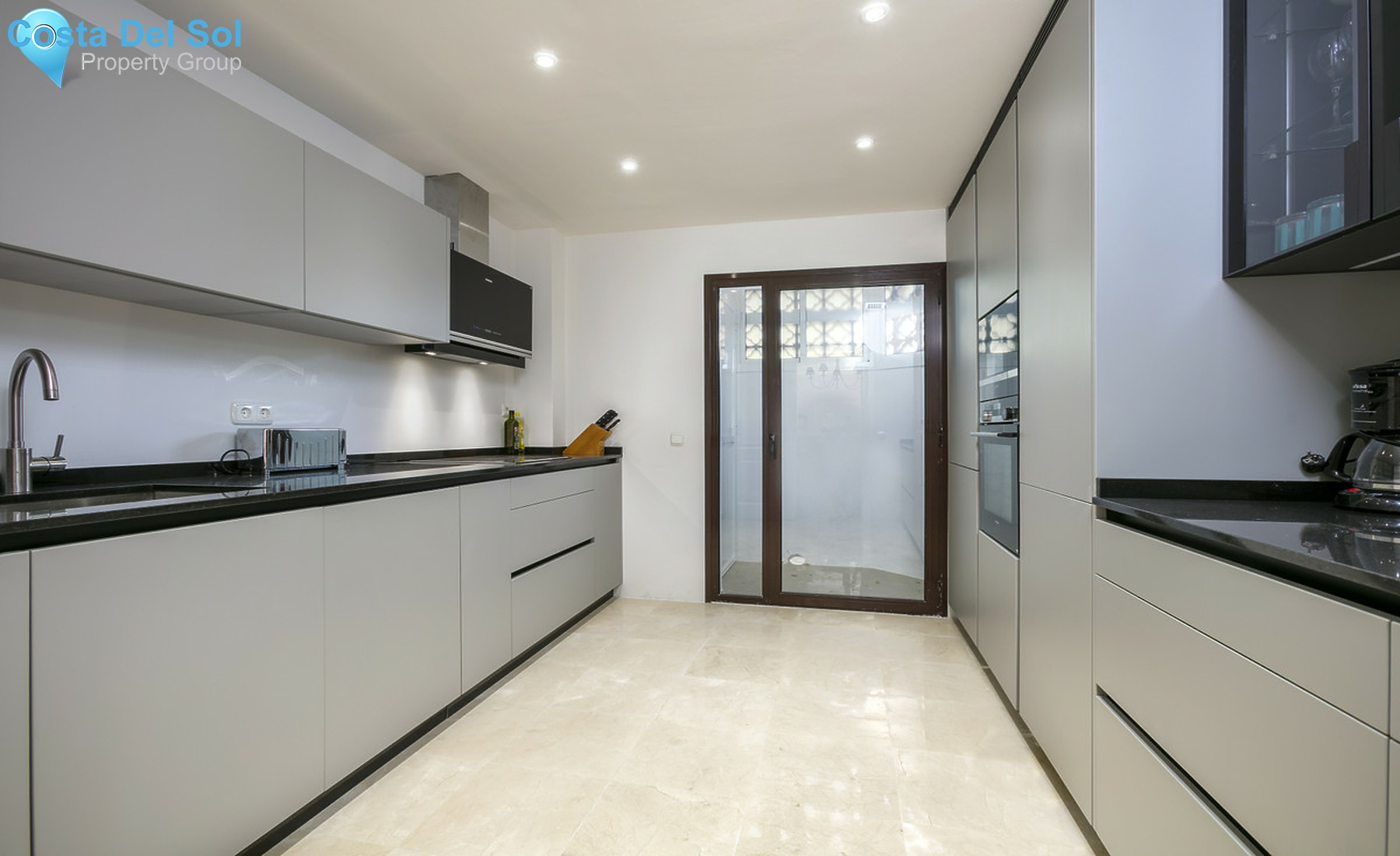 Townhouse in The Golden Mile-1309663