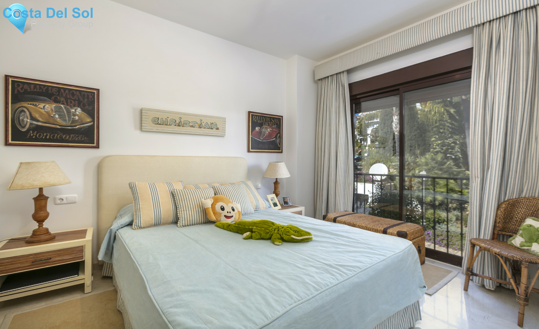 Townhouse in The Golden Mile-1309666