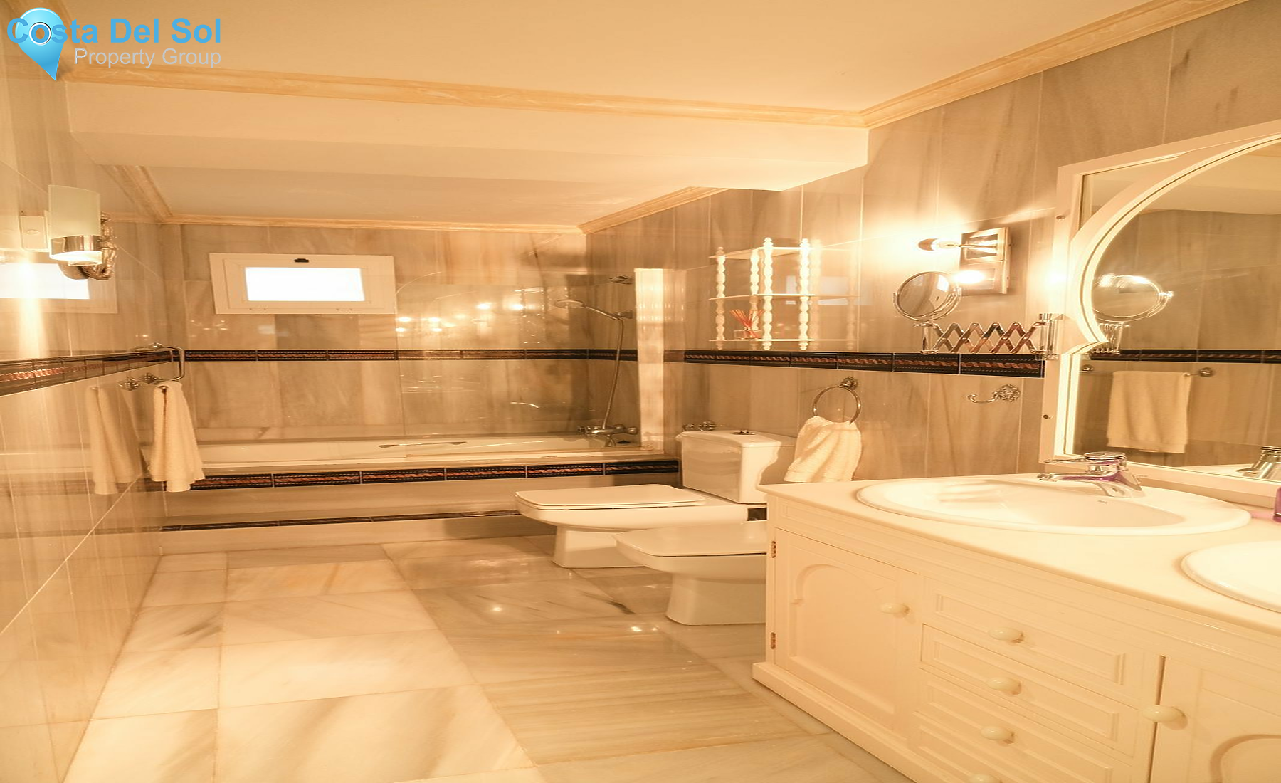 Townhouse in The Golden Mile-1128682