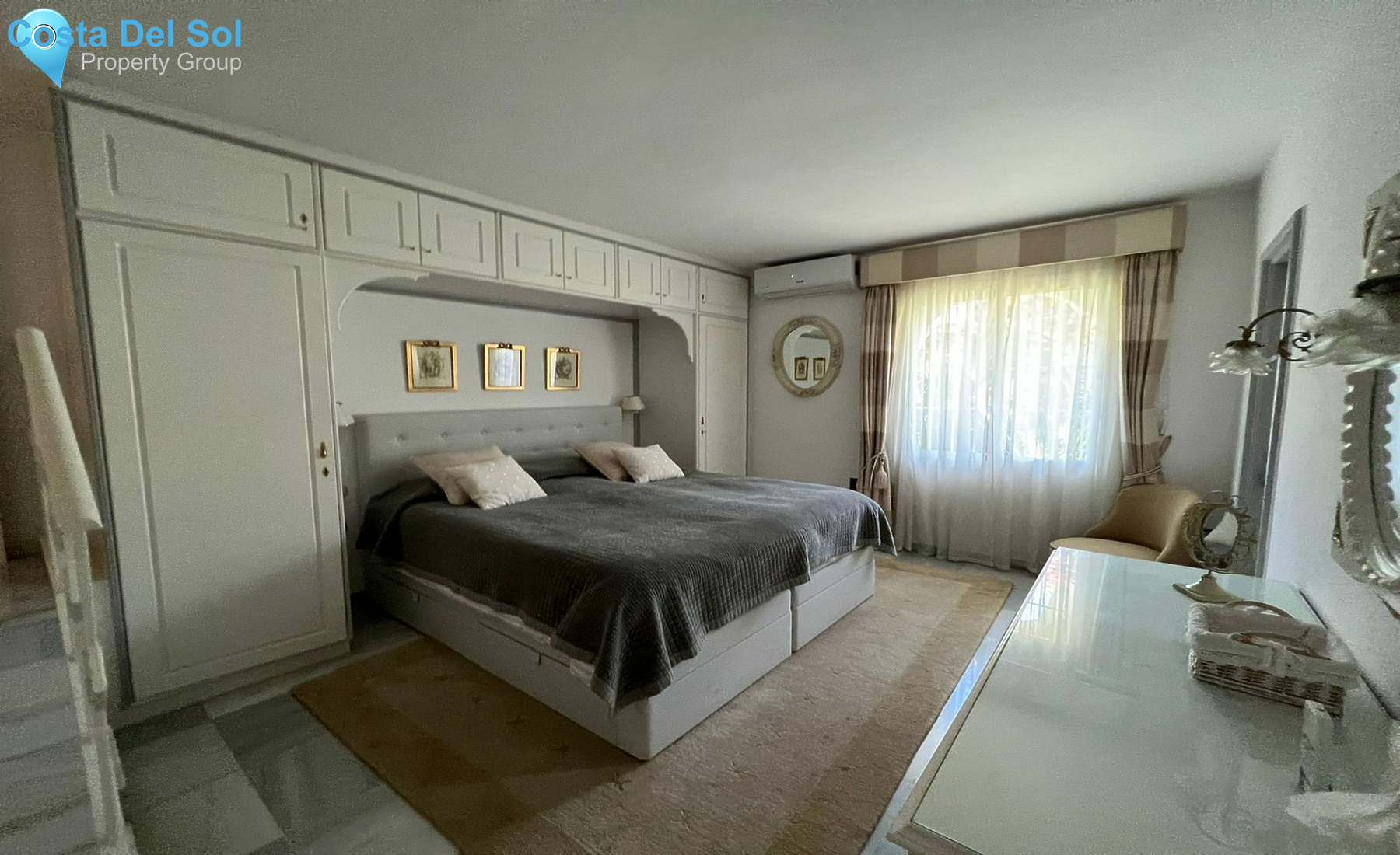 Townhouse in The Golden Mile-1128686