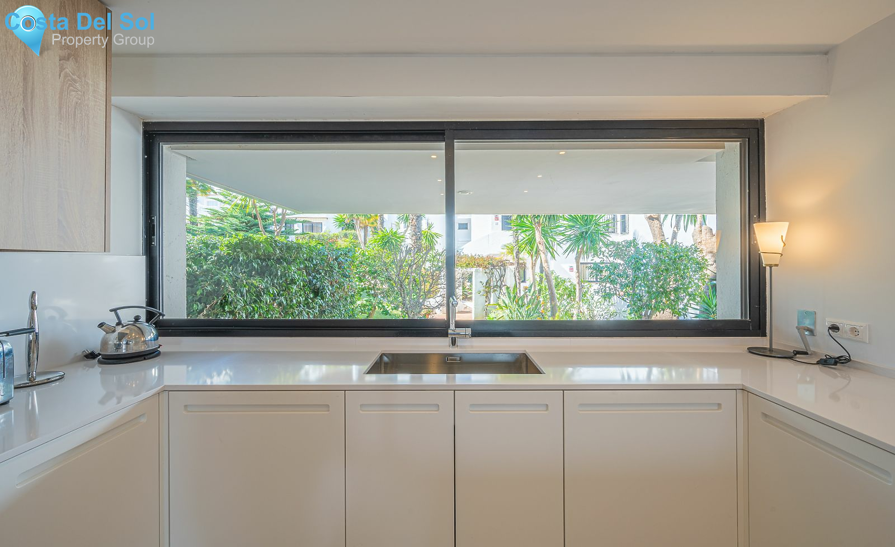 Townhouse in The Golden Mile-1139621