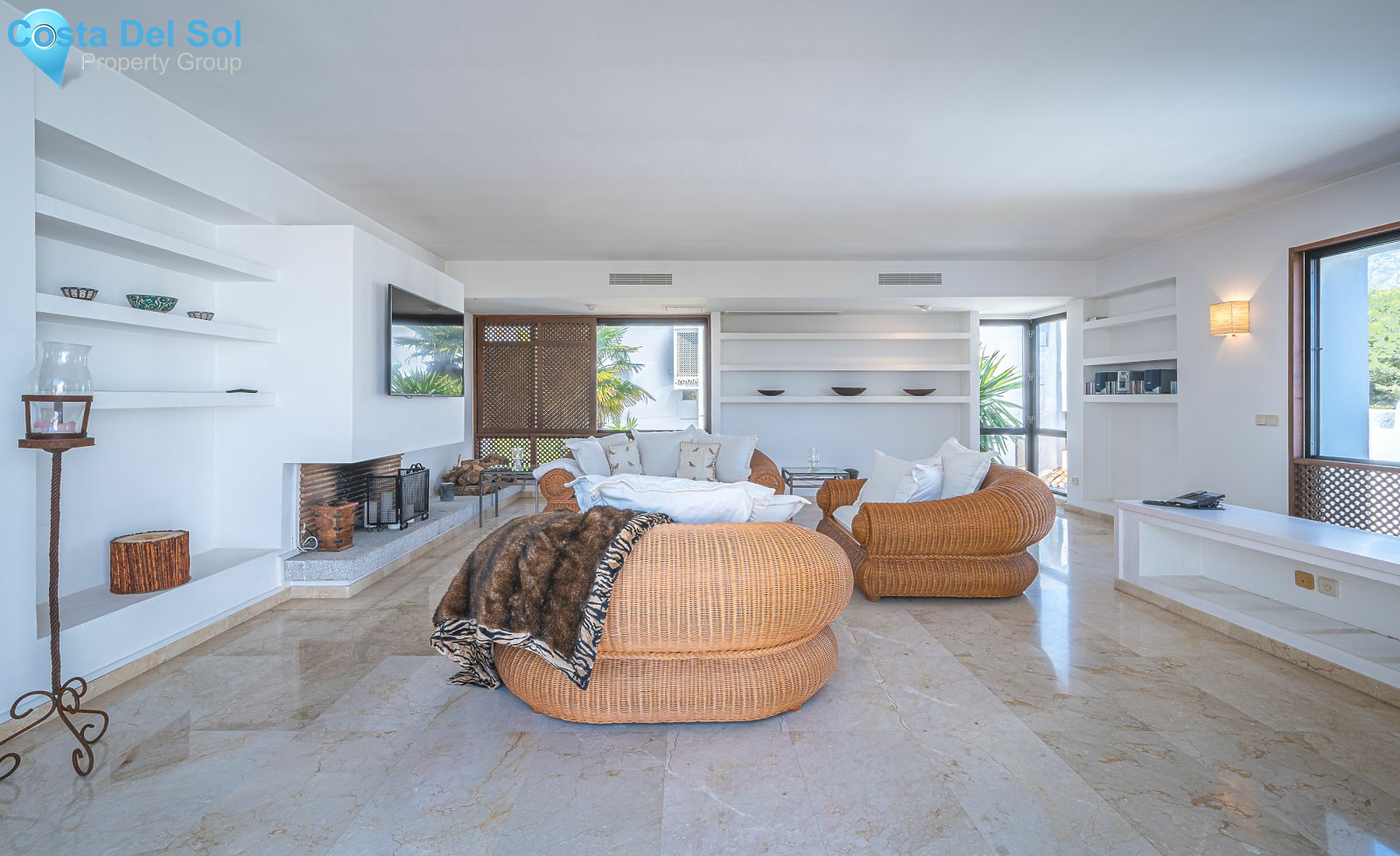 Townhouse in The Golden Mile-1139624