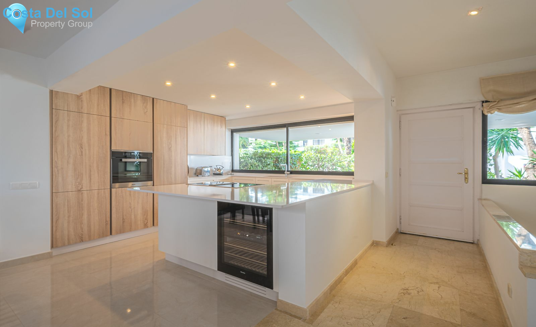 Townhouse in The Golden Mile-1139615