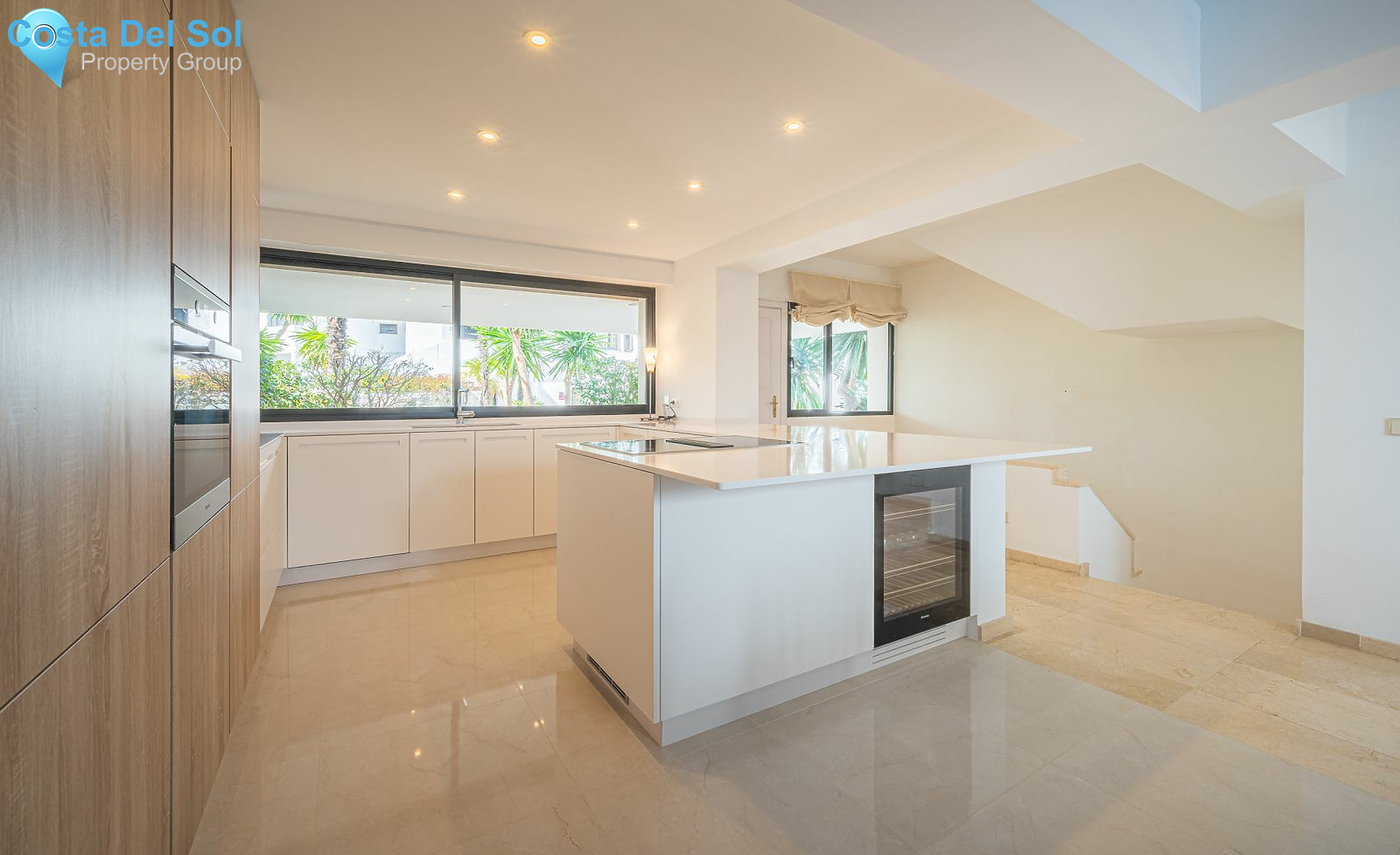 Townhouse in The Golden Mile-1139618