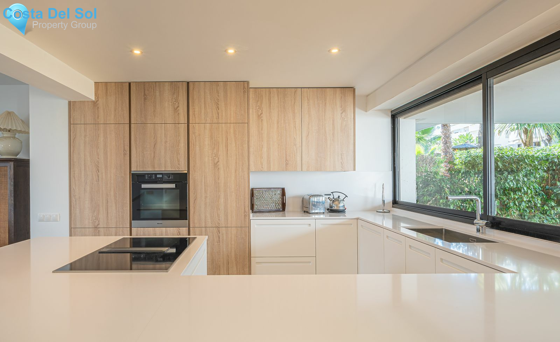 Townhouse in The Golden Mile-1139620