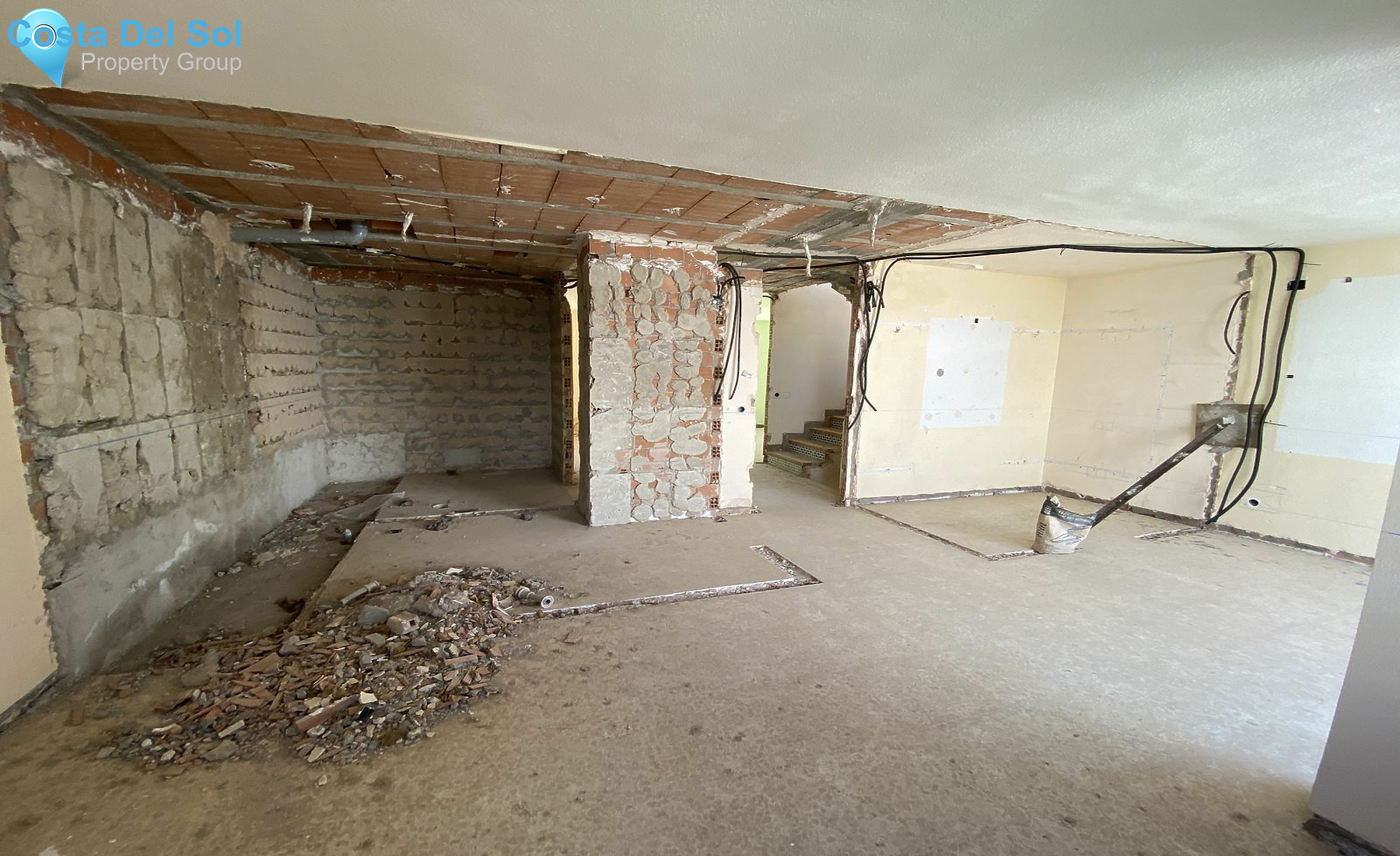 Townhouse in The Golden Mile-1145771