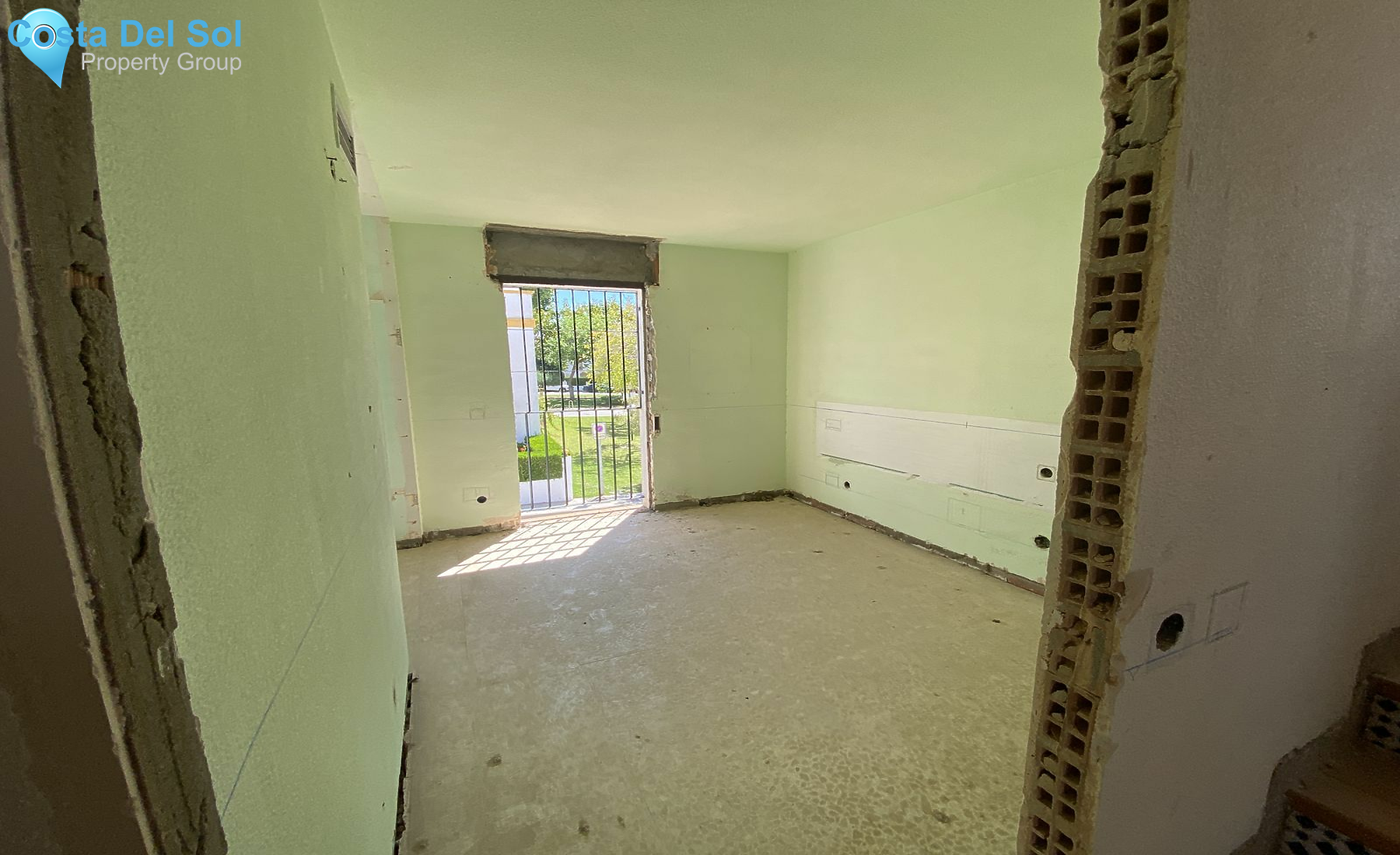 Townhouse in The Golden Mile-1145772