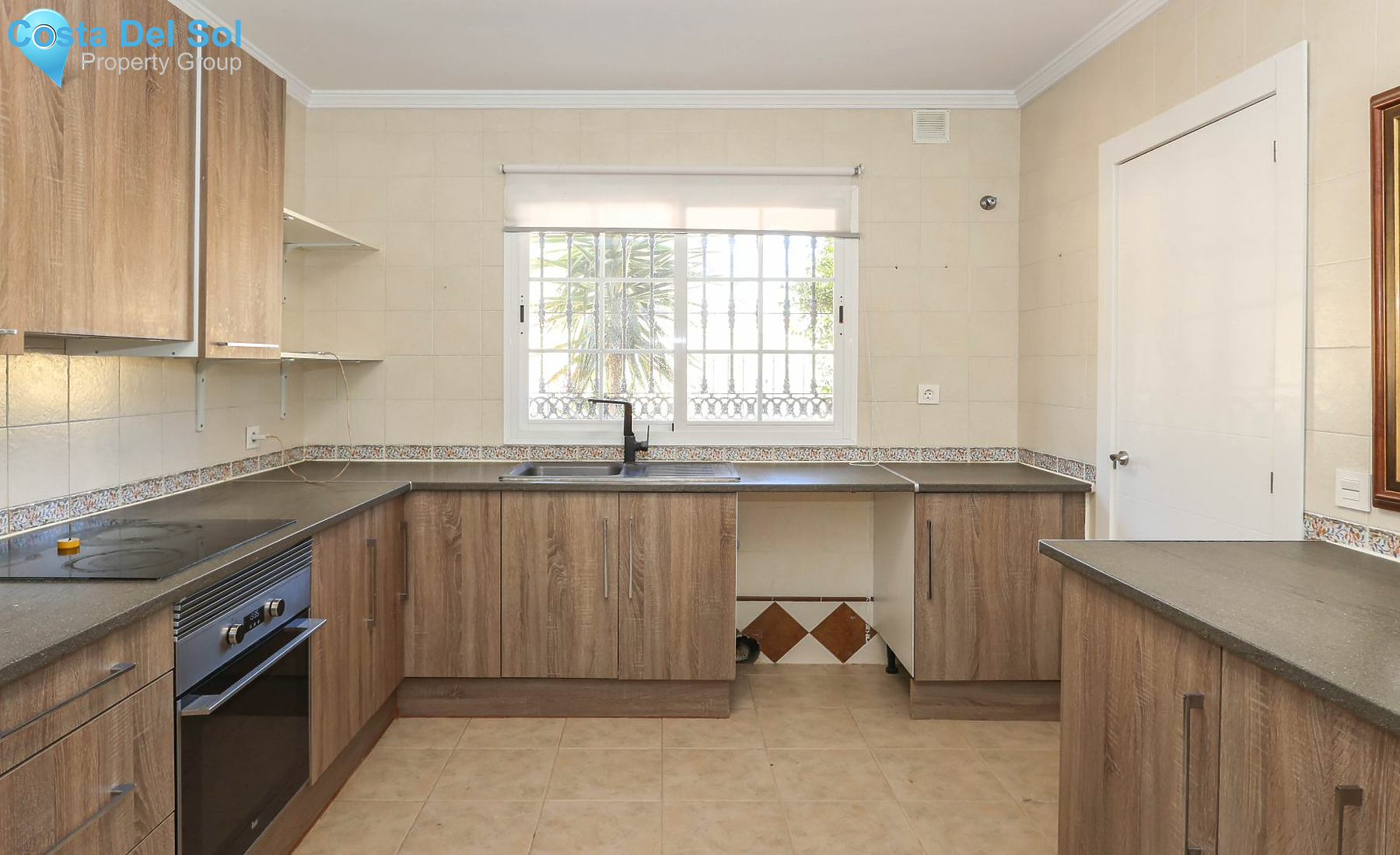 Detached Villa in Alhaurín de la Torre-1201114