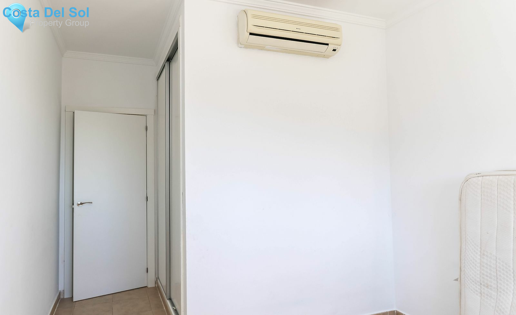 Detached Villa in Alhaurín de la Torre-1201122