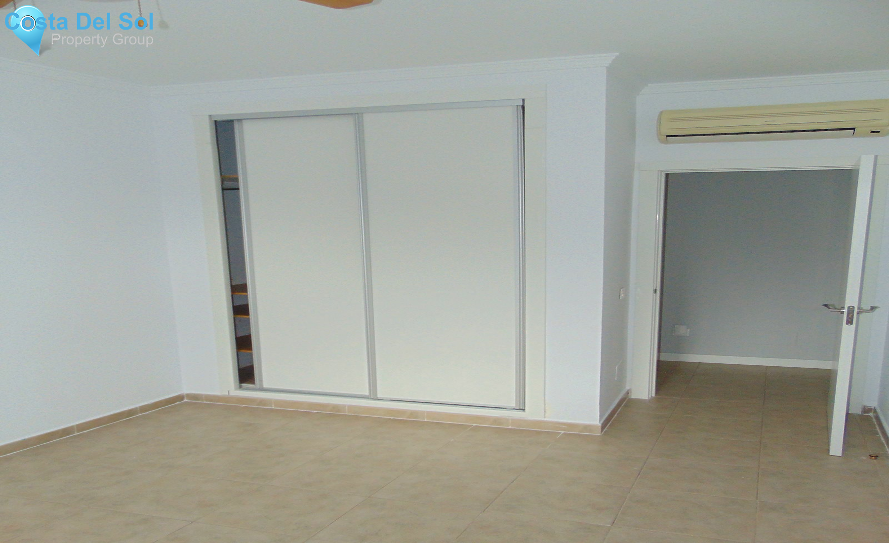 Detached Villa in Alhaurín de la Torre-1218325