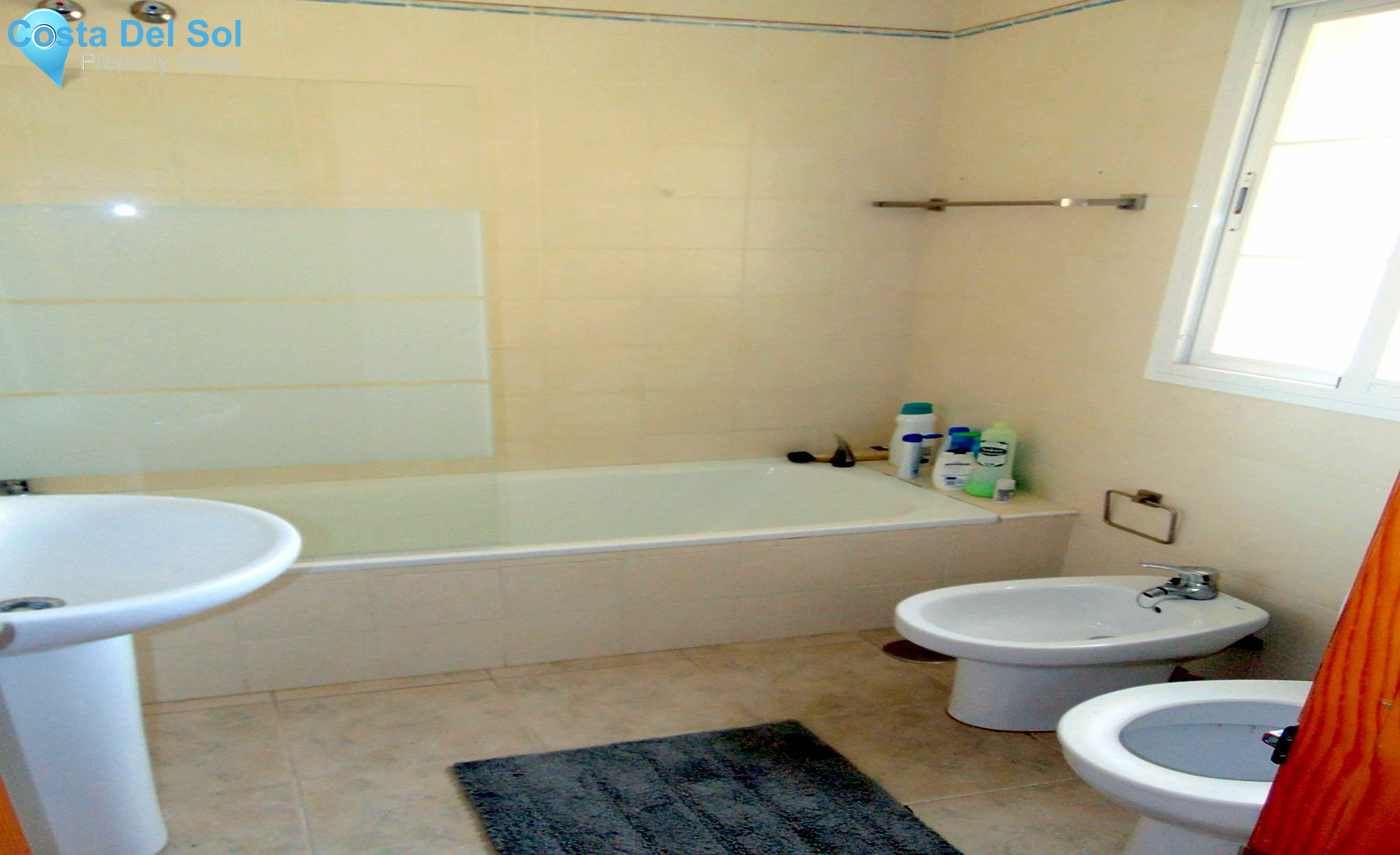 Detached Villa in Alhaurín de la Torre-1218327