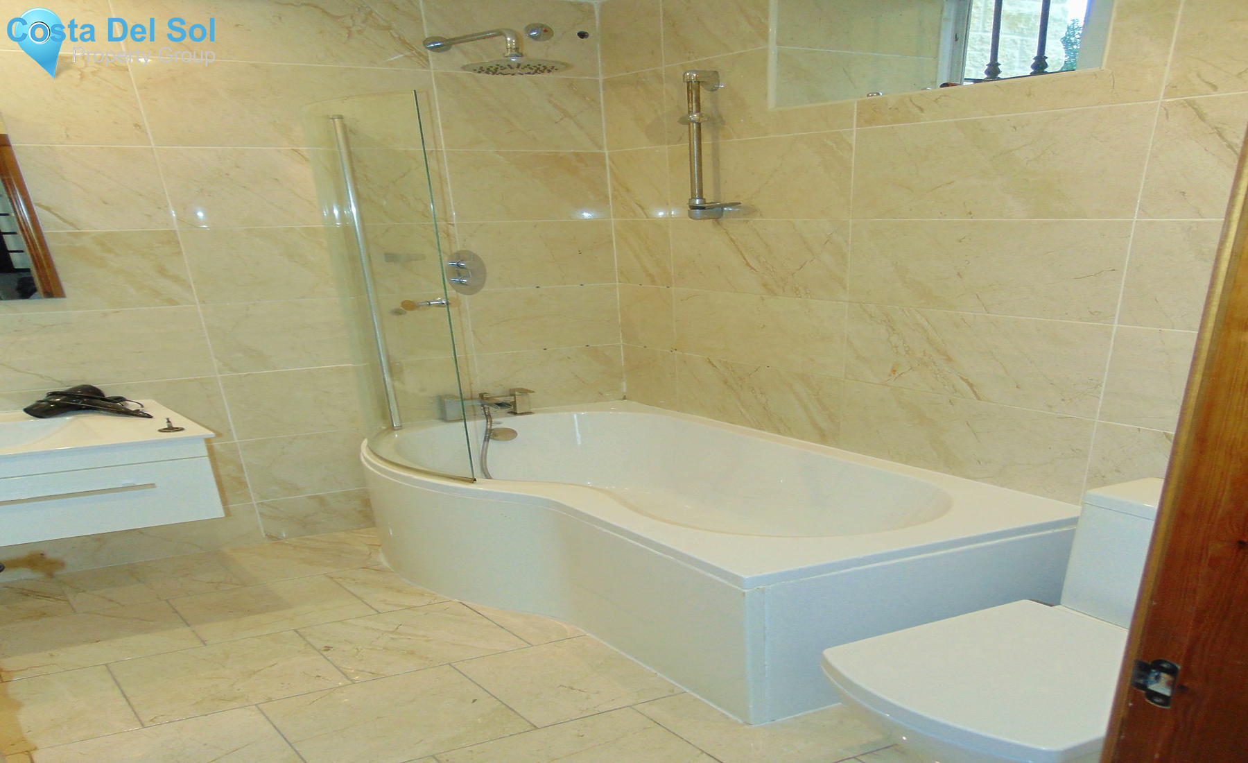 Detached Villa in Alhaurín de la Torre-1218329