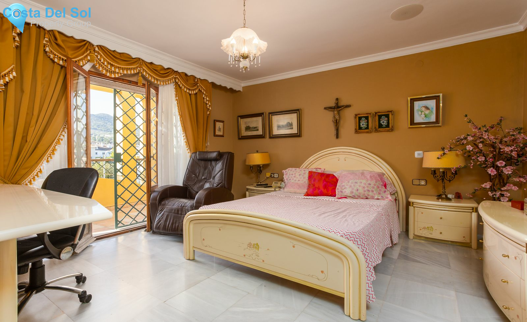 Detached Villa in Alhaurín de la Torre-1222420