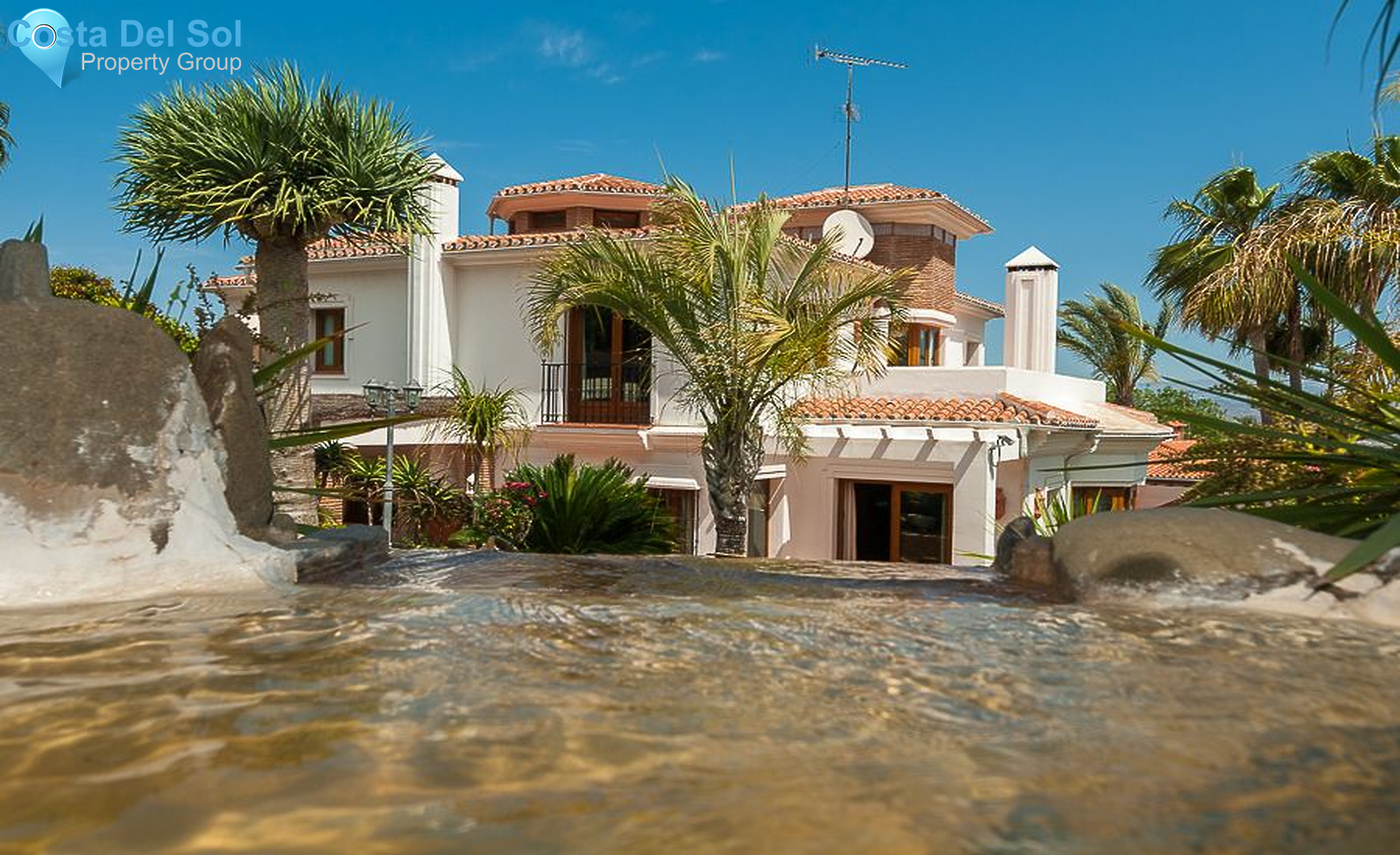 Detached Villa in Alhaurín de la Torre-1489015