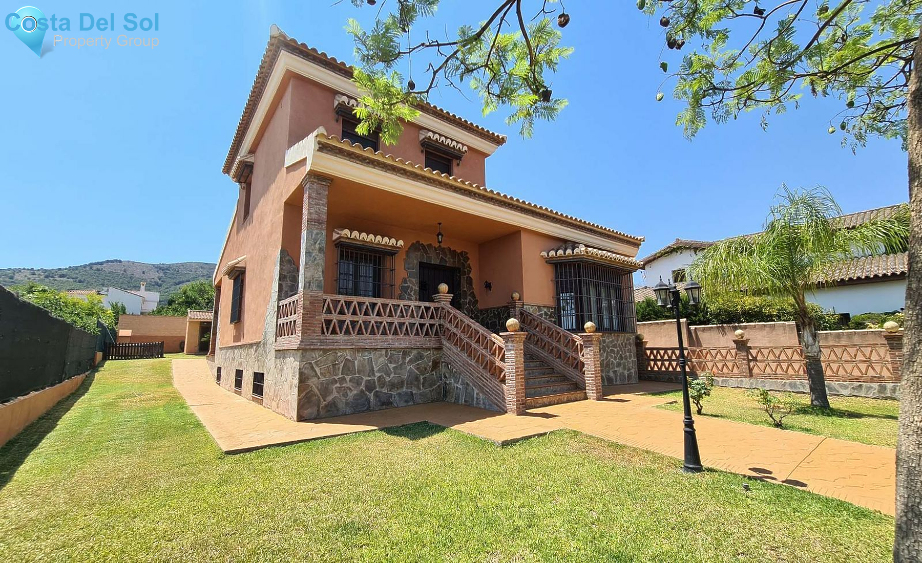 Detached Villa in Alhaurín de la Torre-1530040