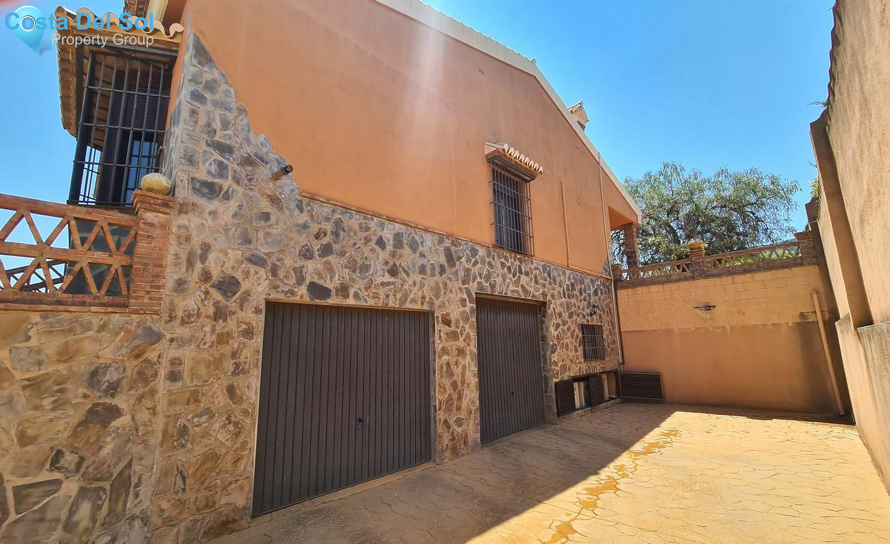 Detached Villa in Alhaurín de la Torre-1530042