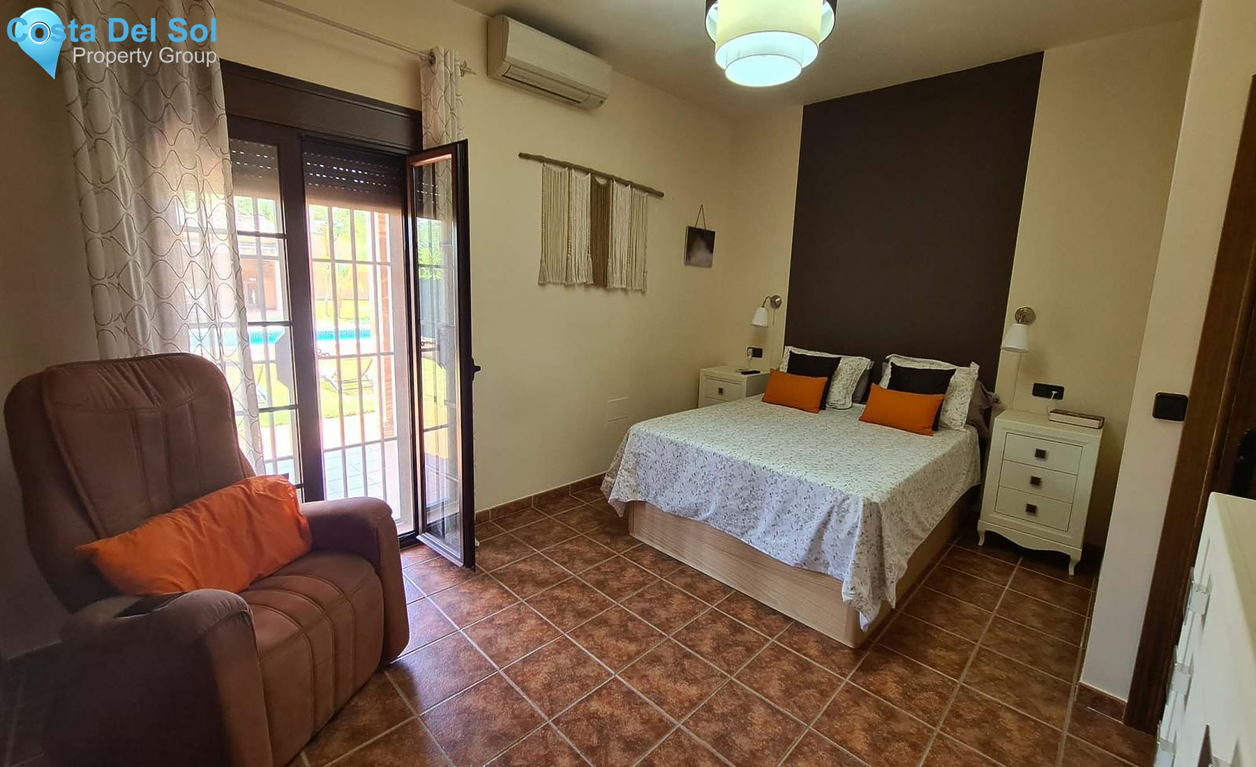 Detached Villa in Alhaurín de la Torre-1530050