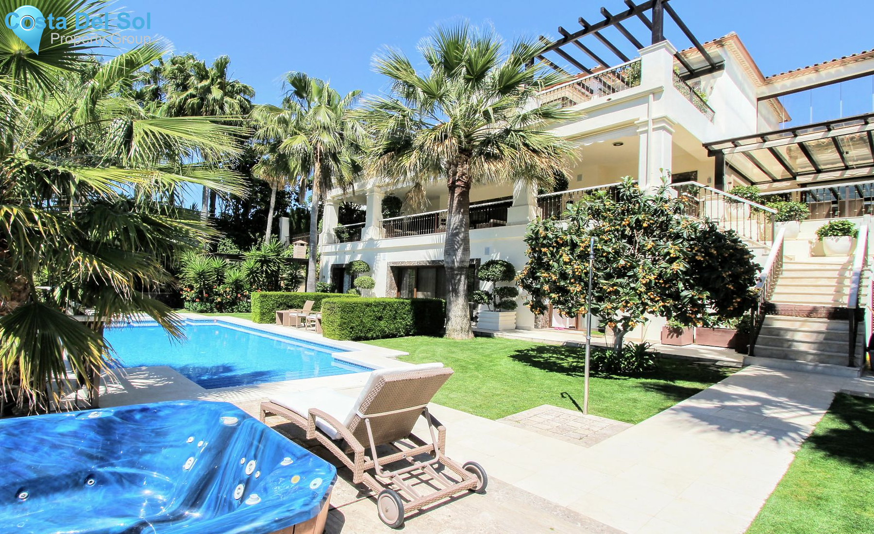 Detached Villa in Benahavís-1200336