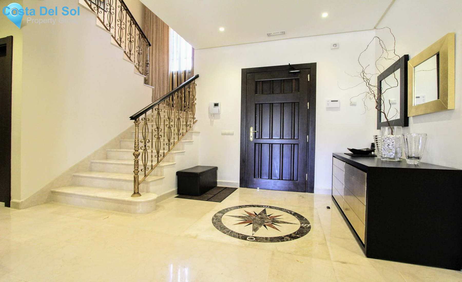 Detached Villa in Benahavís-1200346