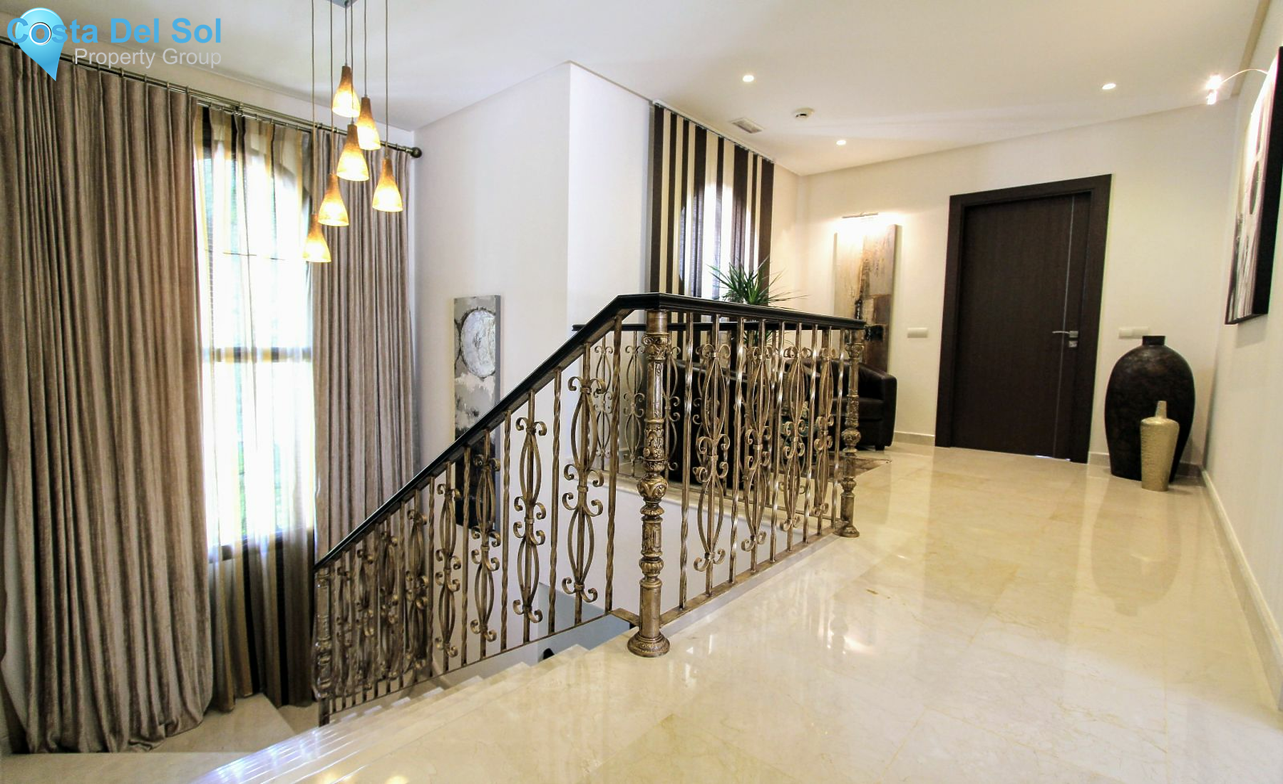 Detached Villa in Benahavís-1200348