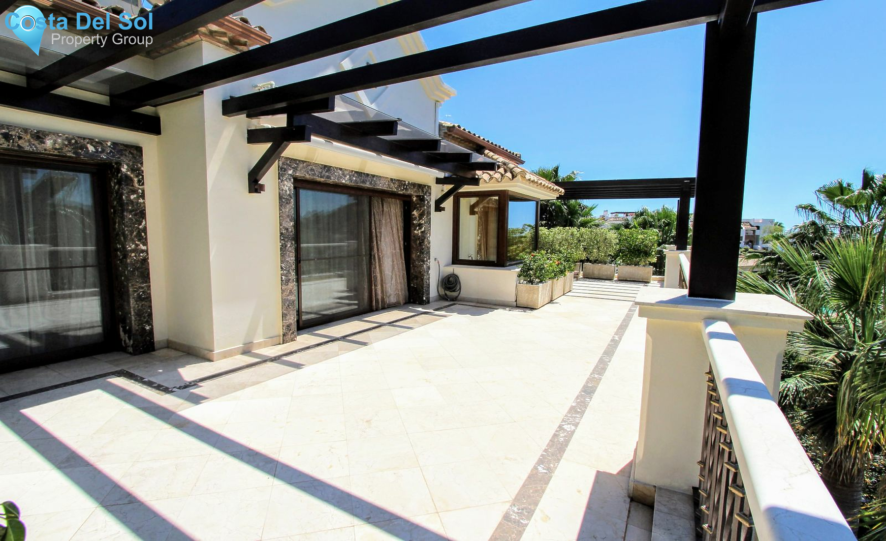 Detached Villa in Benahavís-1200354