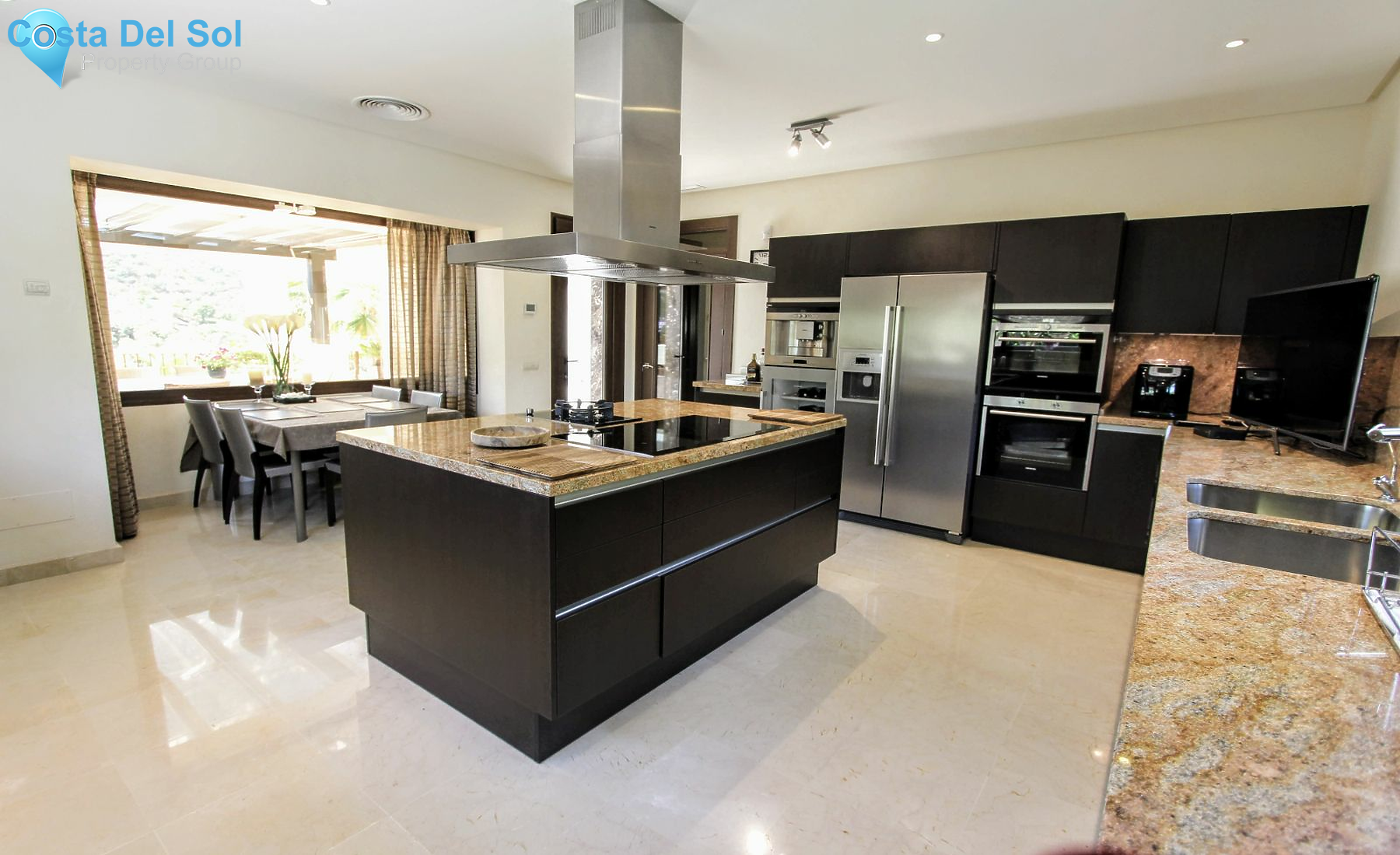 Detached Villa in Benahavís-1200342