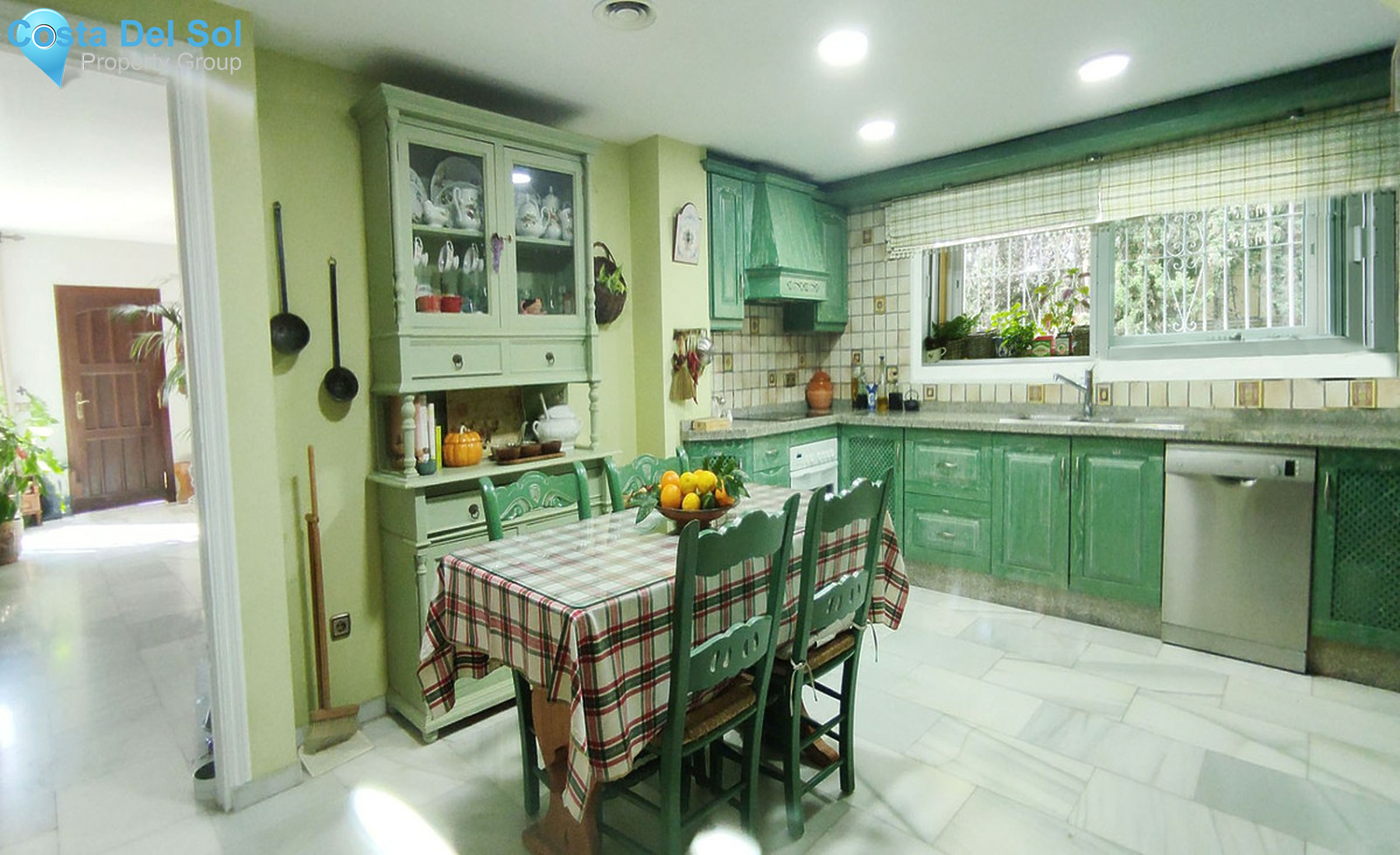 Detached Villa in El Paraiso-723679