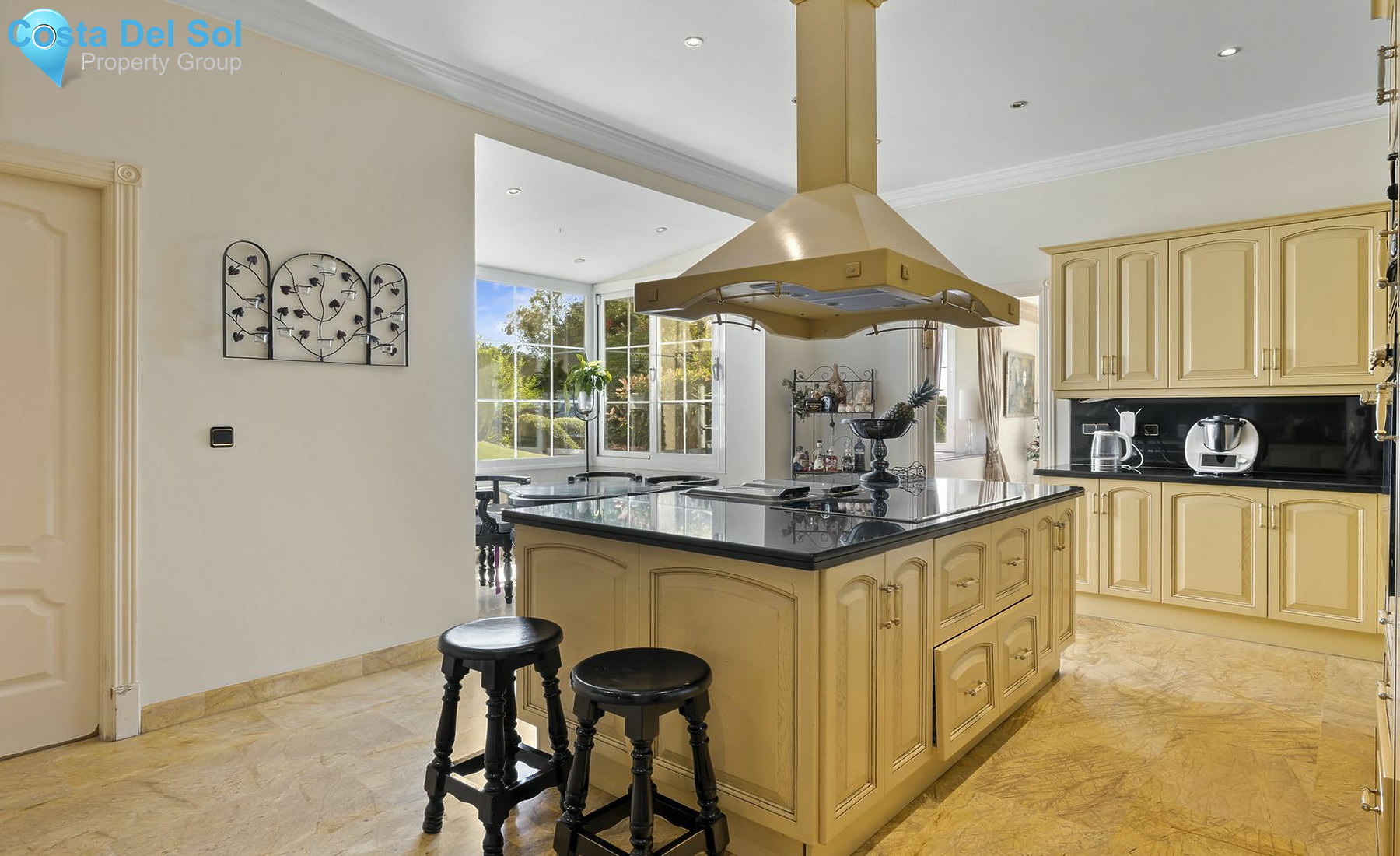 Detached Villa in El Paraiso-1141471