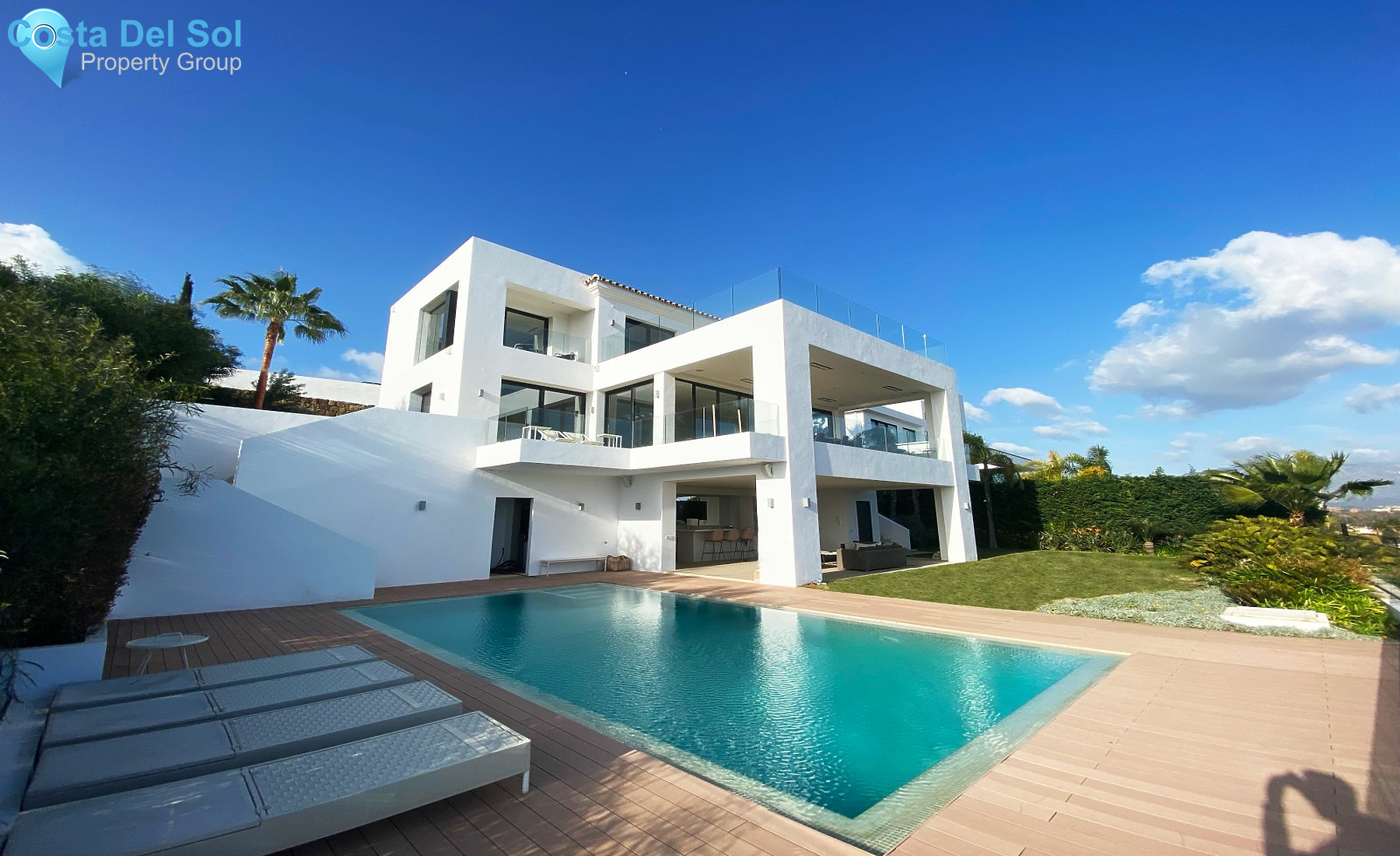 Detached Villa in El Paraiso