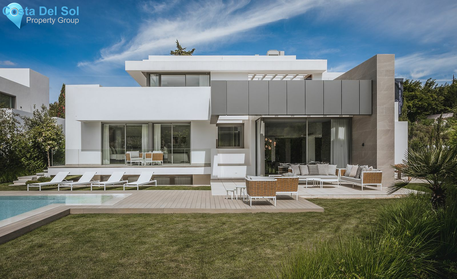 Detached Villa in El Paraiso