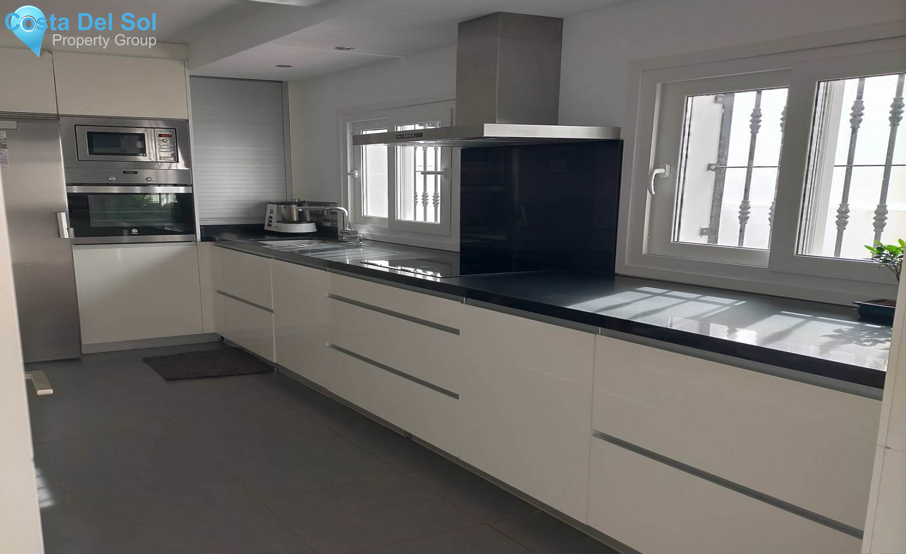 Detached Villa in Estepona-1180850