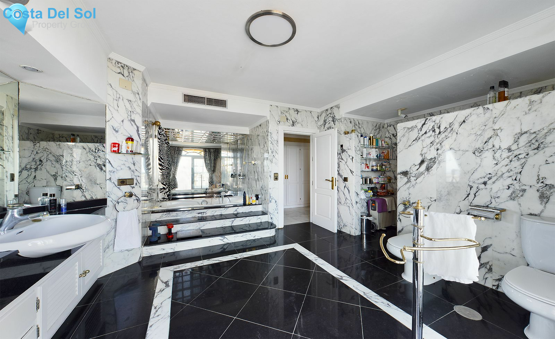 Detached Villa in Estepona-1517522