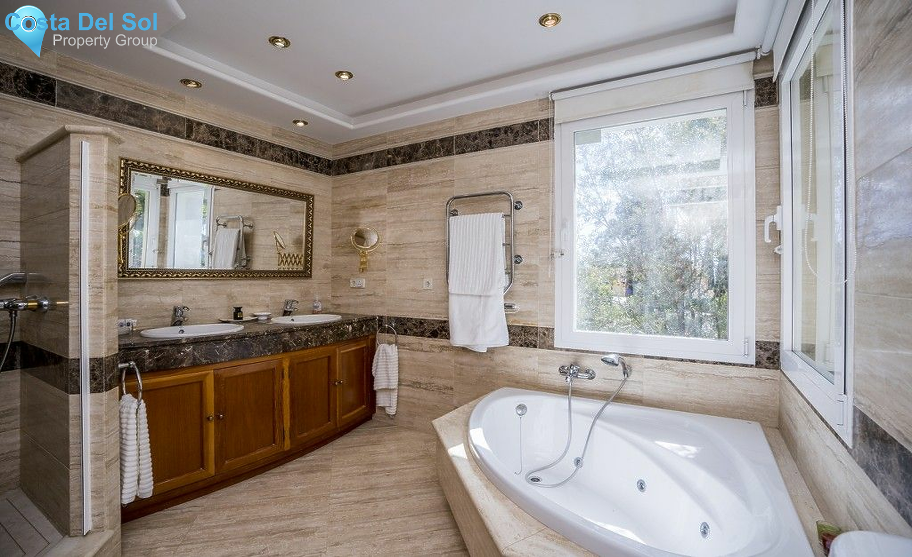 Detached Villa in Hacienda Las Chapas-1134355