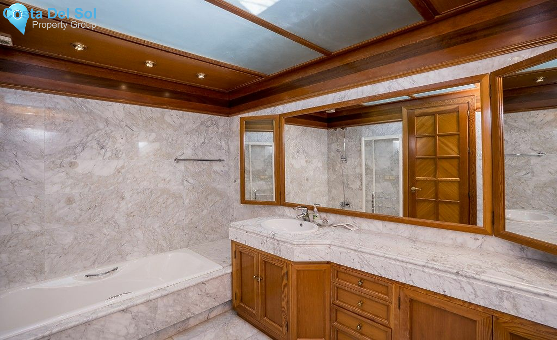 Detached Villa in Hacienda Las Chapas-1134359